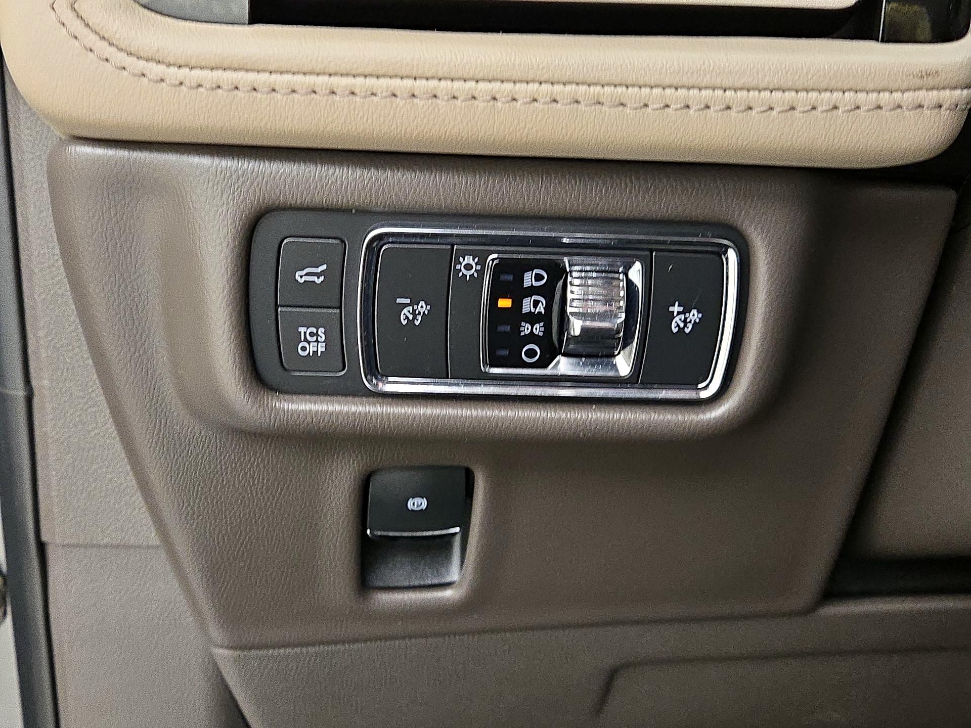 Thumbnail: 2022 Lincoln Nautilus - 13