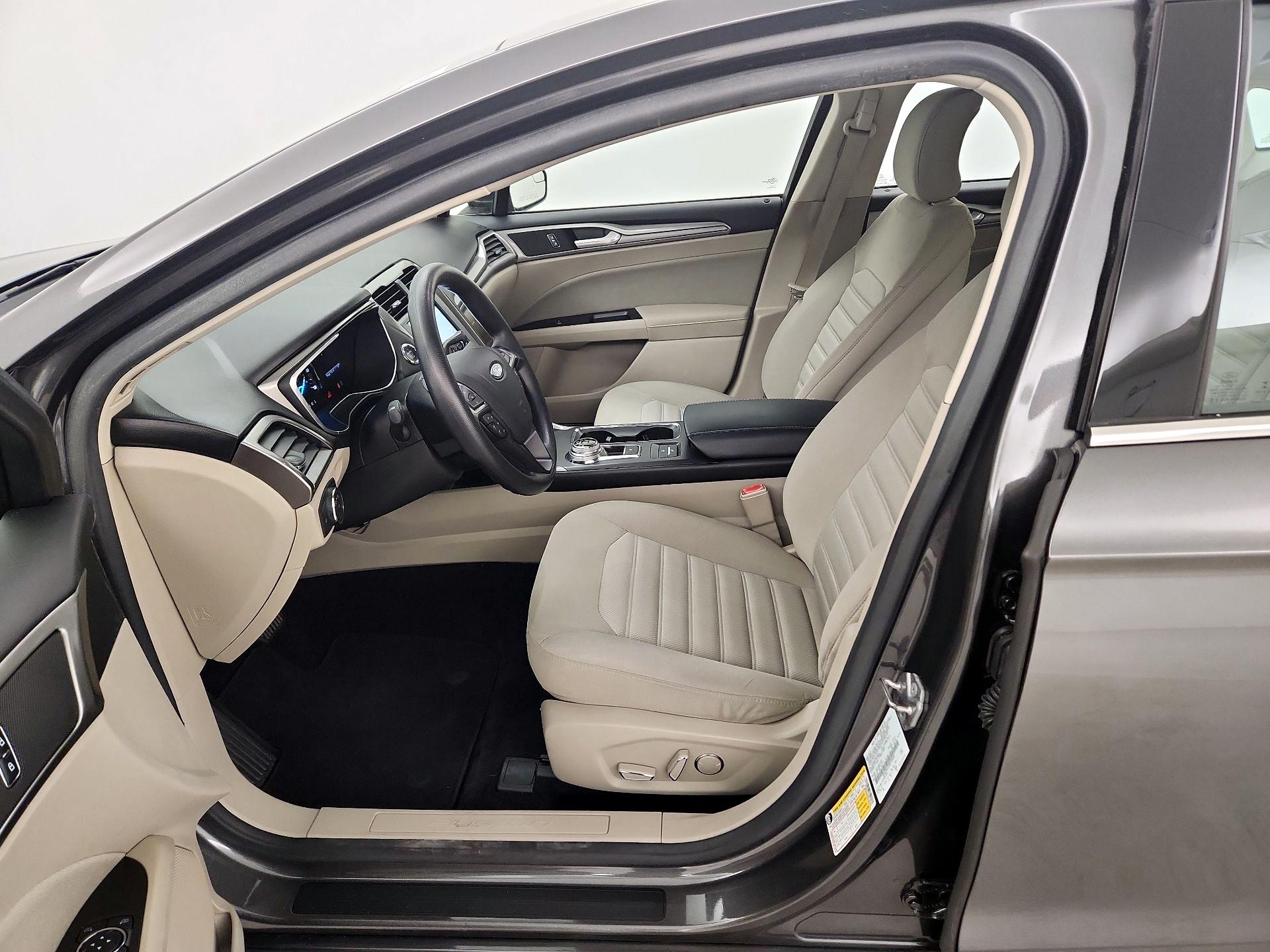 Thumbnail: 2017 Ford Fusion - 9