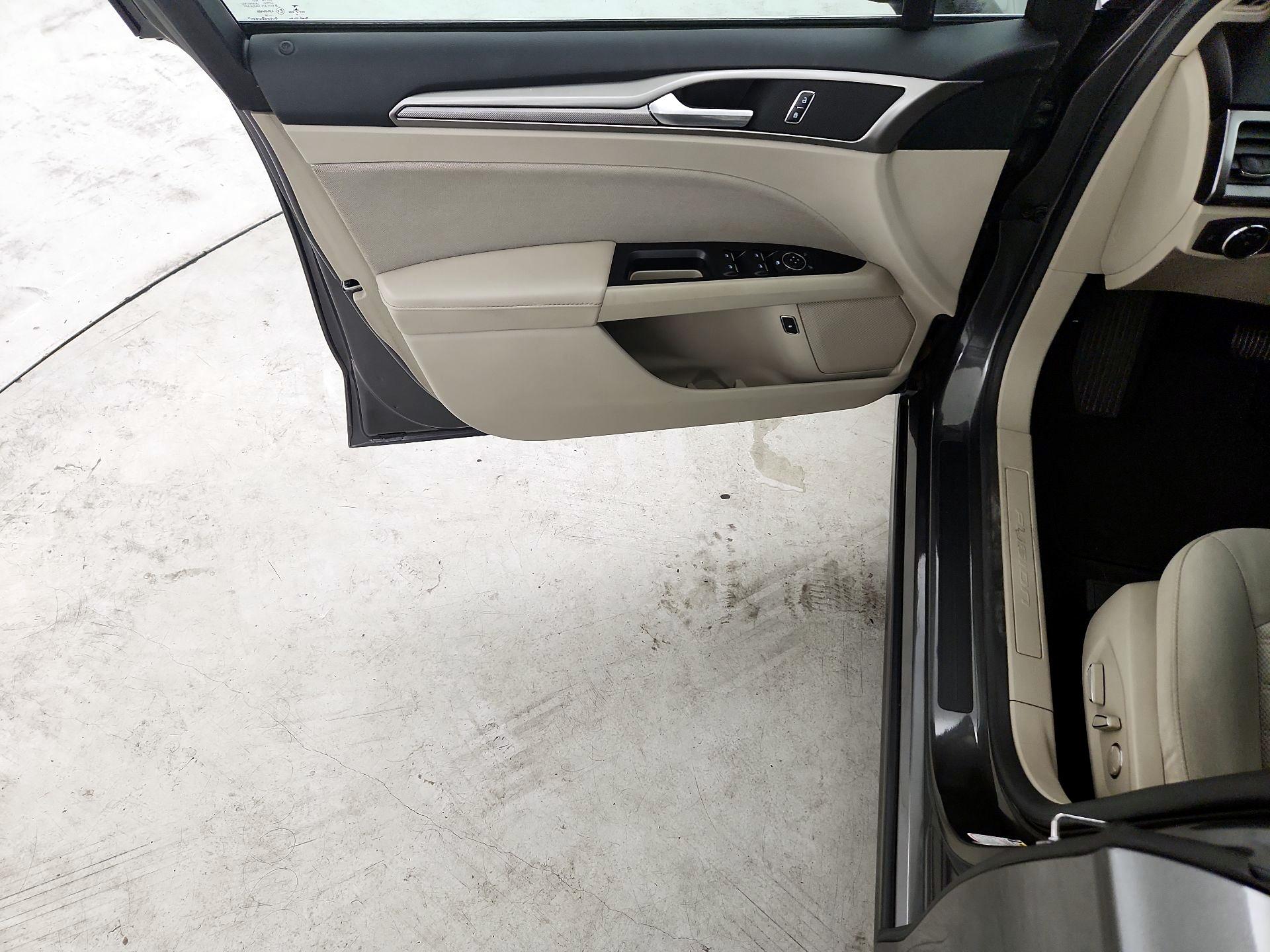 Thumbnail: 2017 Ford Fusion - 10