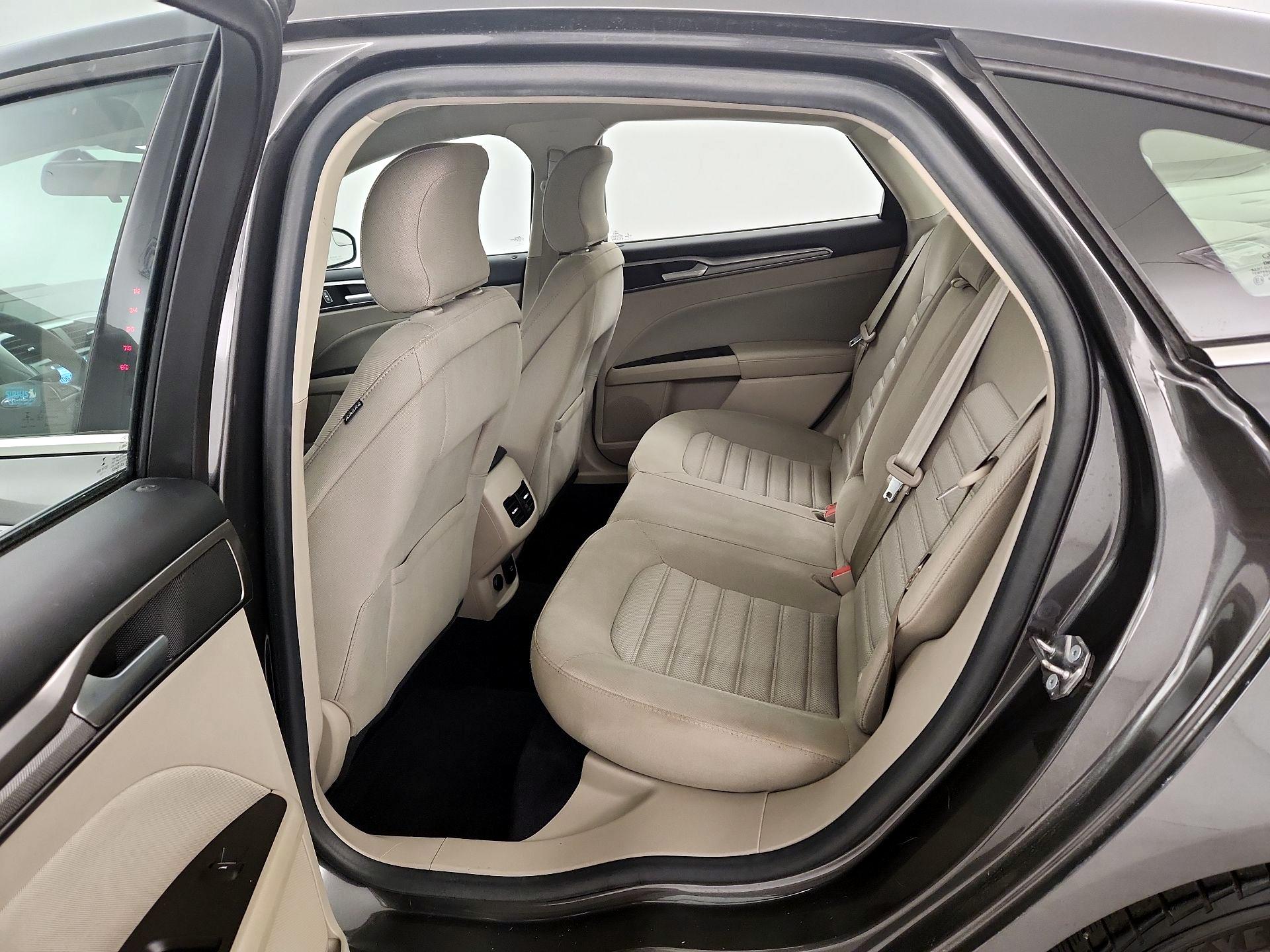 Thumbnail: 2017 Ford Fusion - 17