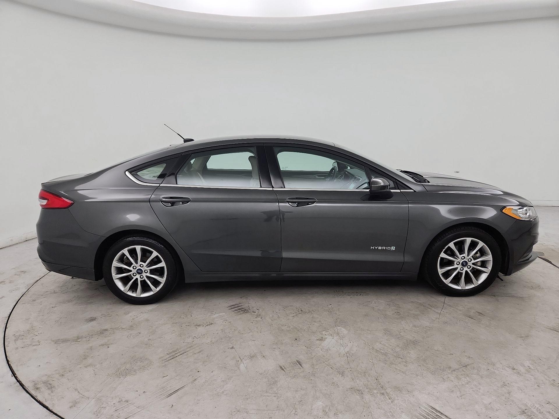 Thumbnail: 2017 Ford Fusion - 4