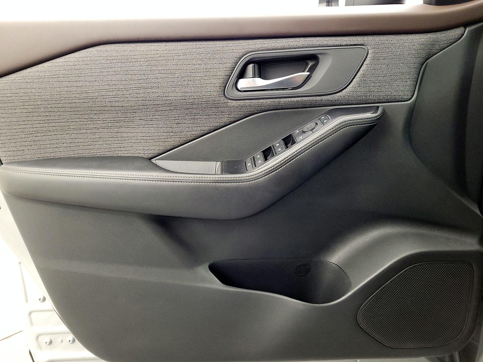 Thumbnail: 2022 Nissan Rogue - 12