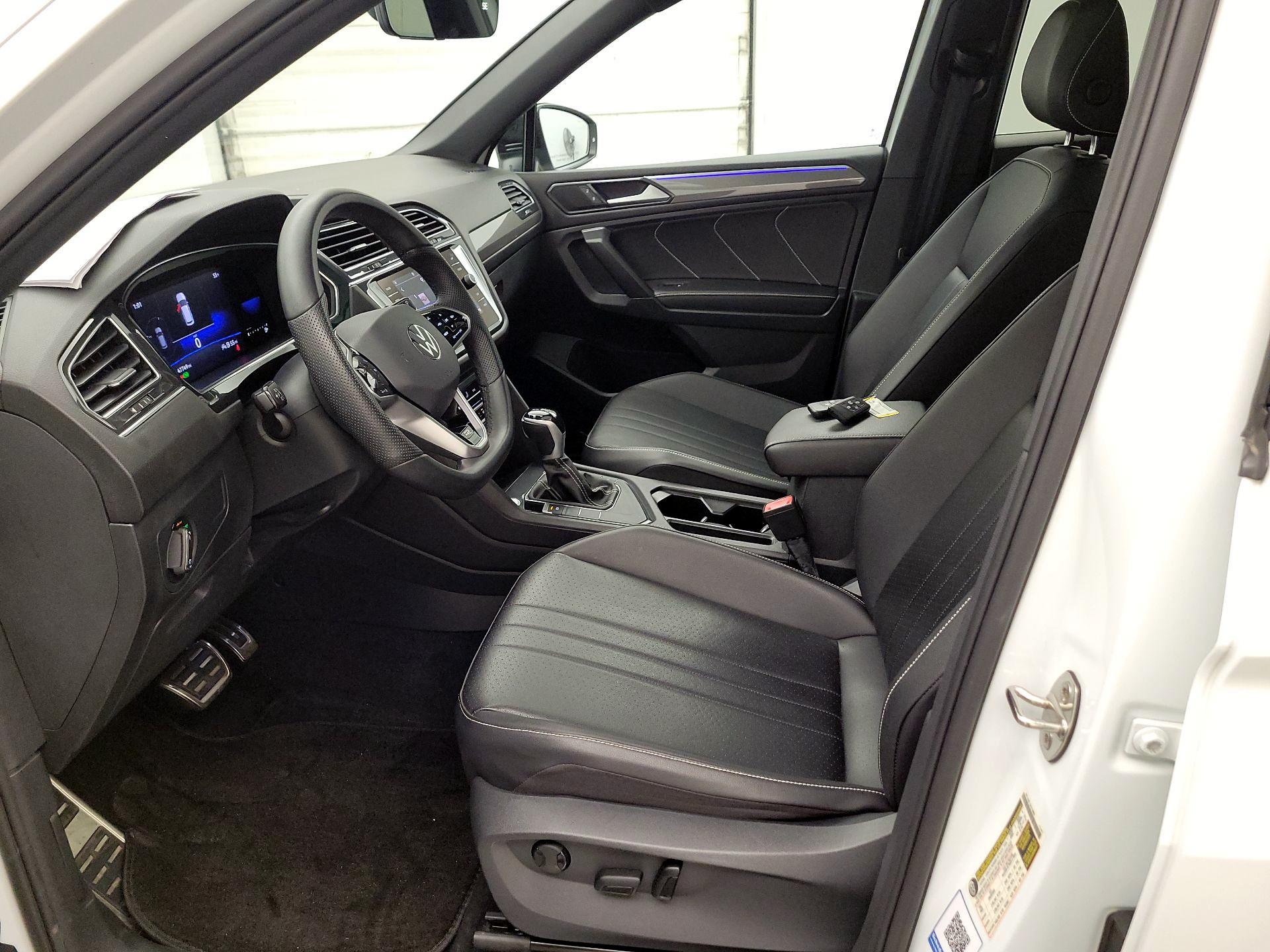 Thumbnail: 2022 Volkswagen Tiguan - 11