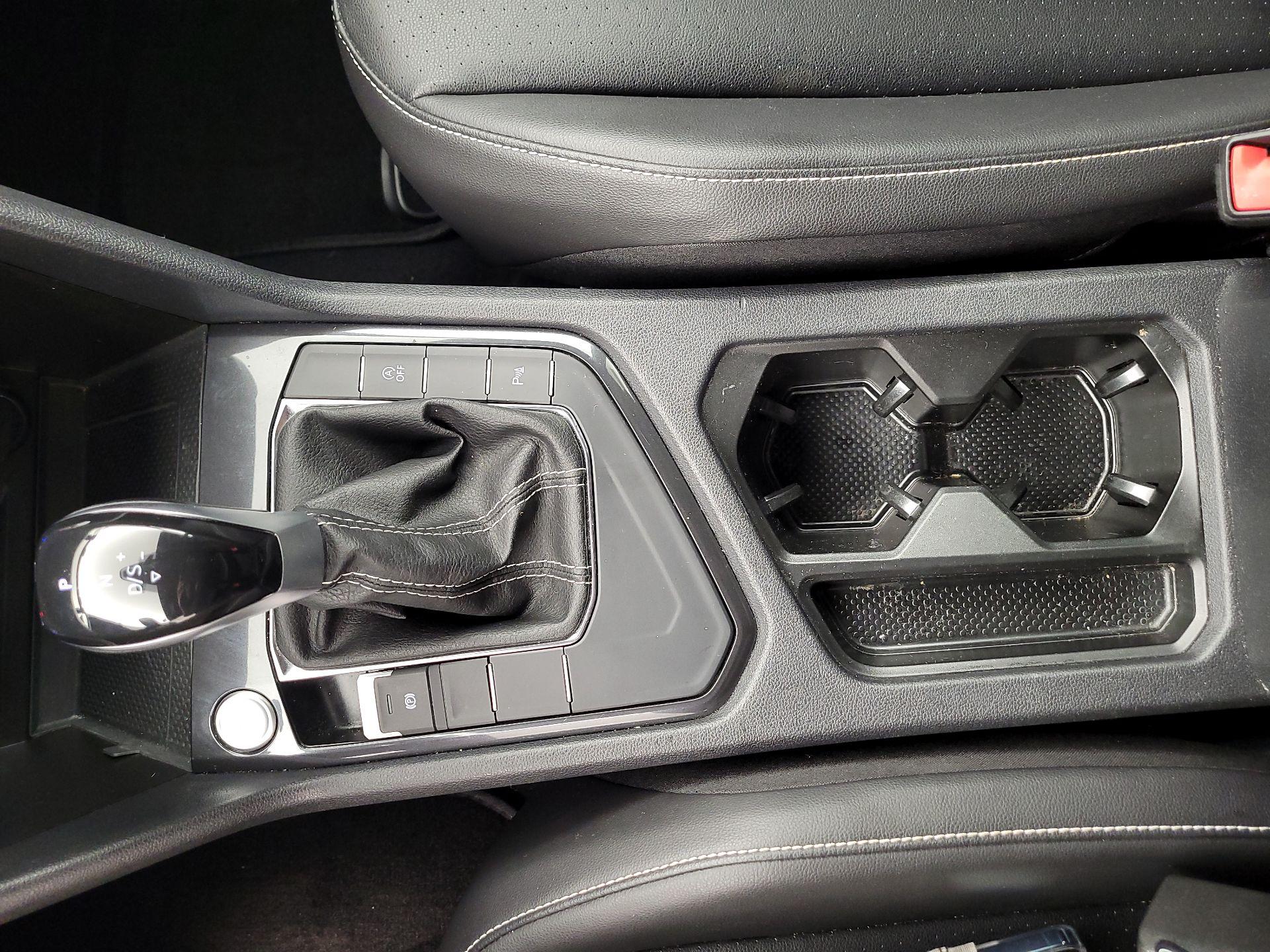 Thumbnail: 2022 Volkswagen Tiguan - 17