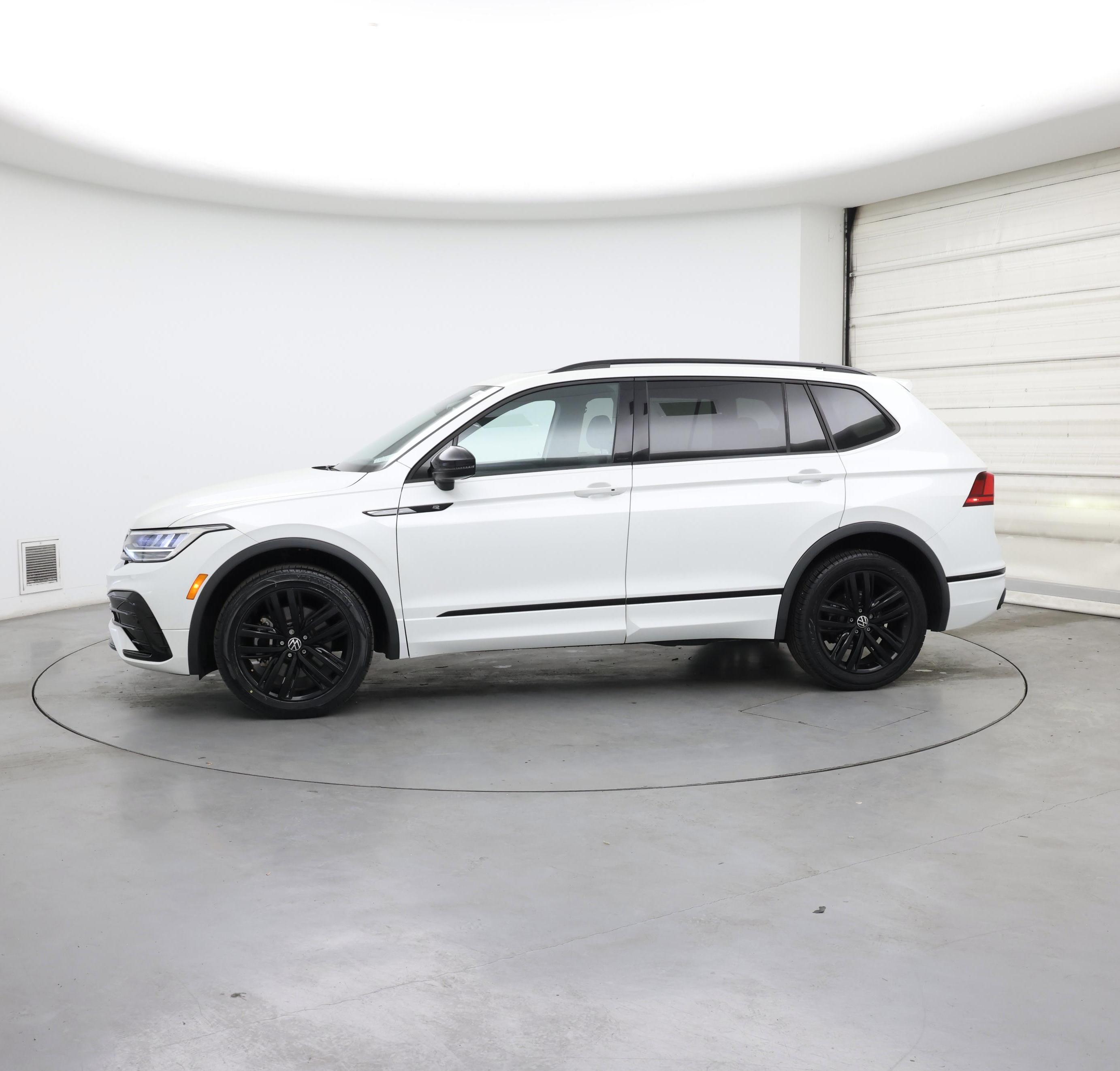 Thumbnail: 2022 Volkswagen Tiguan - 3