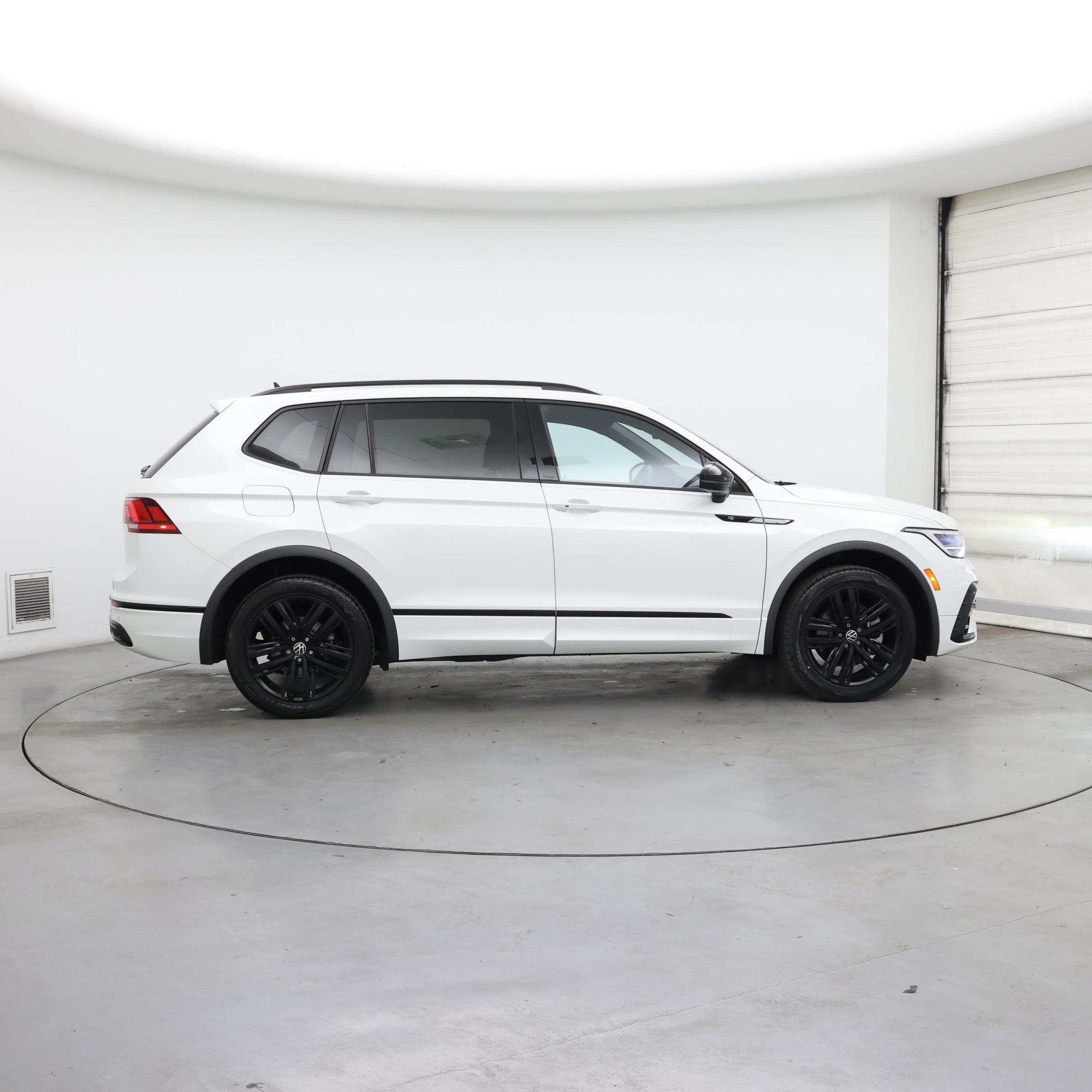 Thumbnail: 2022 Volkswagen Tiguan - 7