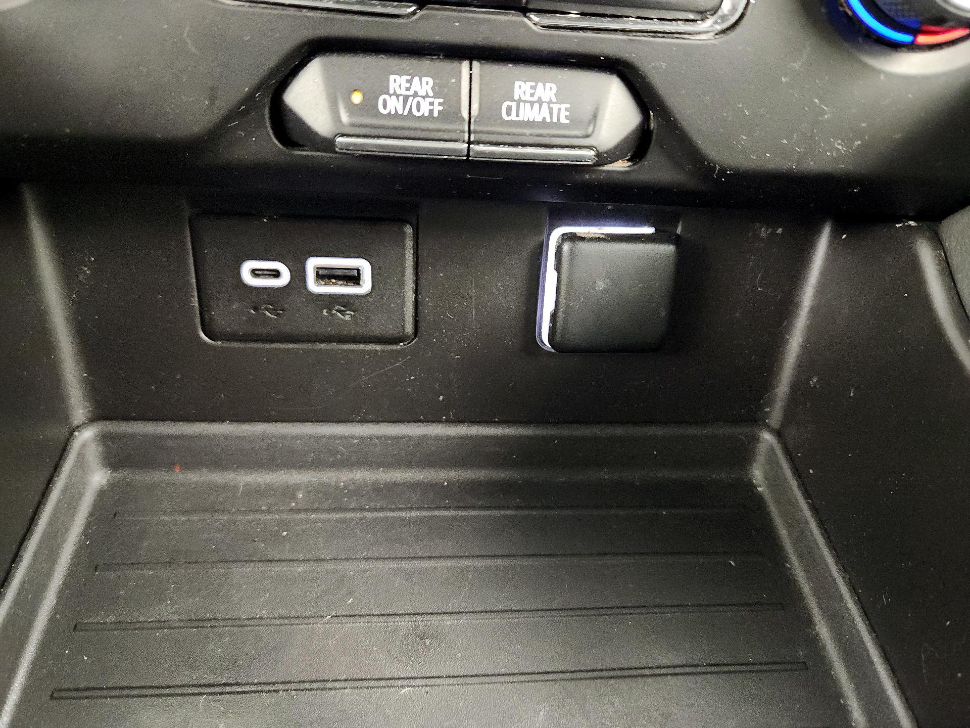 Thumbnail: 2022 Chevrolet Tahoe - 16