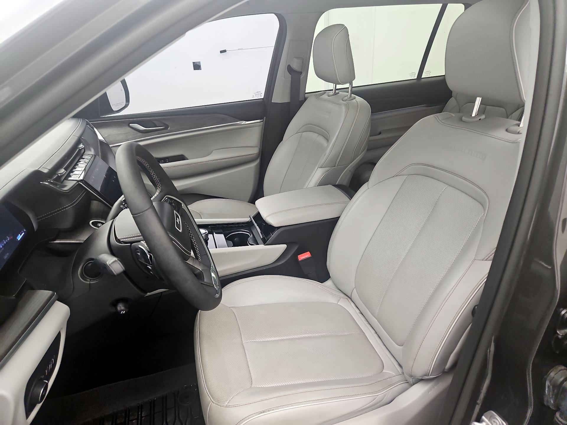 Thumbnail: 2023 Jeep Grand Cherokee L - 11