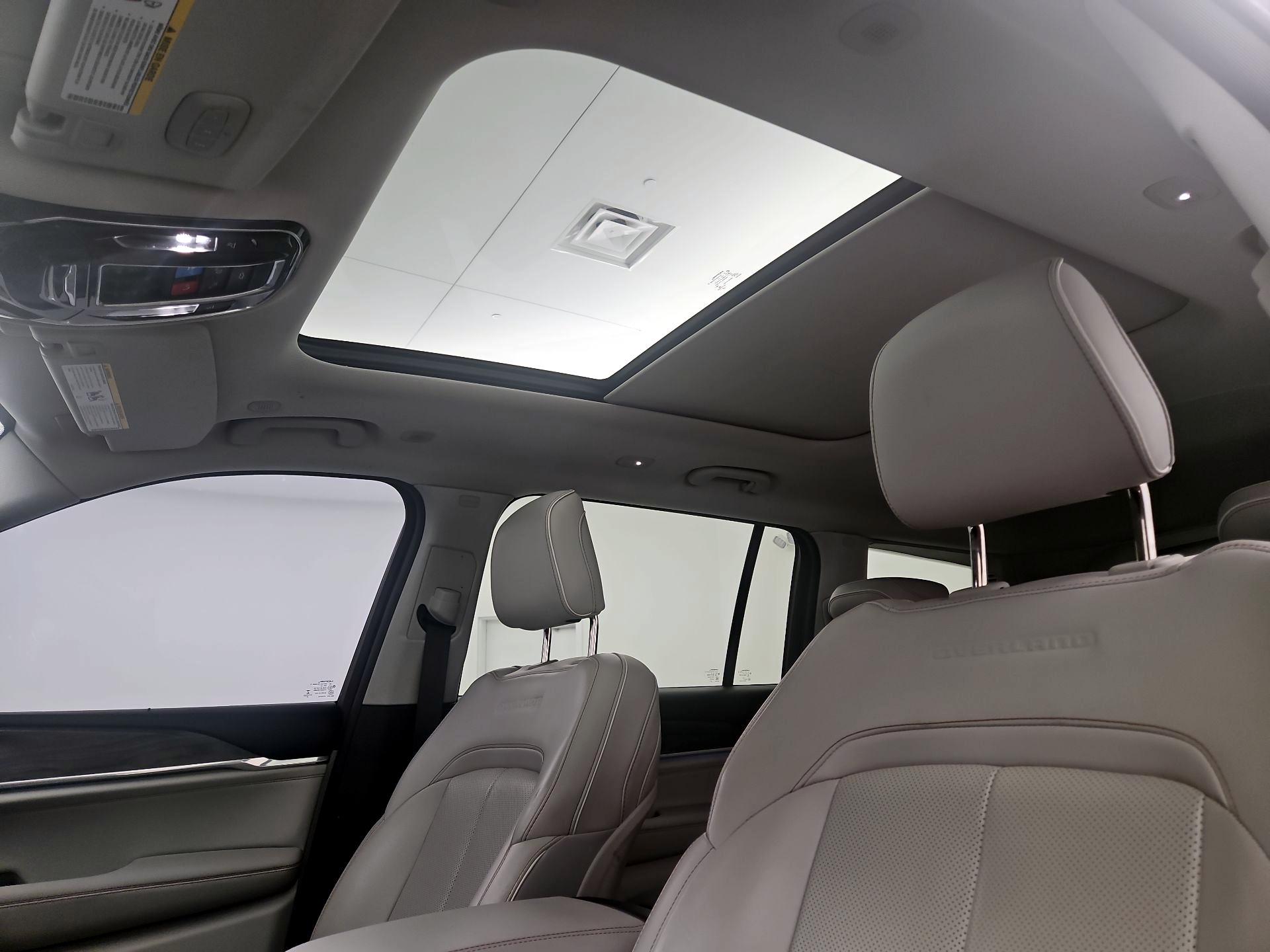 Thumbnail: 2023 Jeep Grand Cherokee L - 20