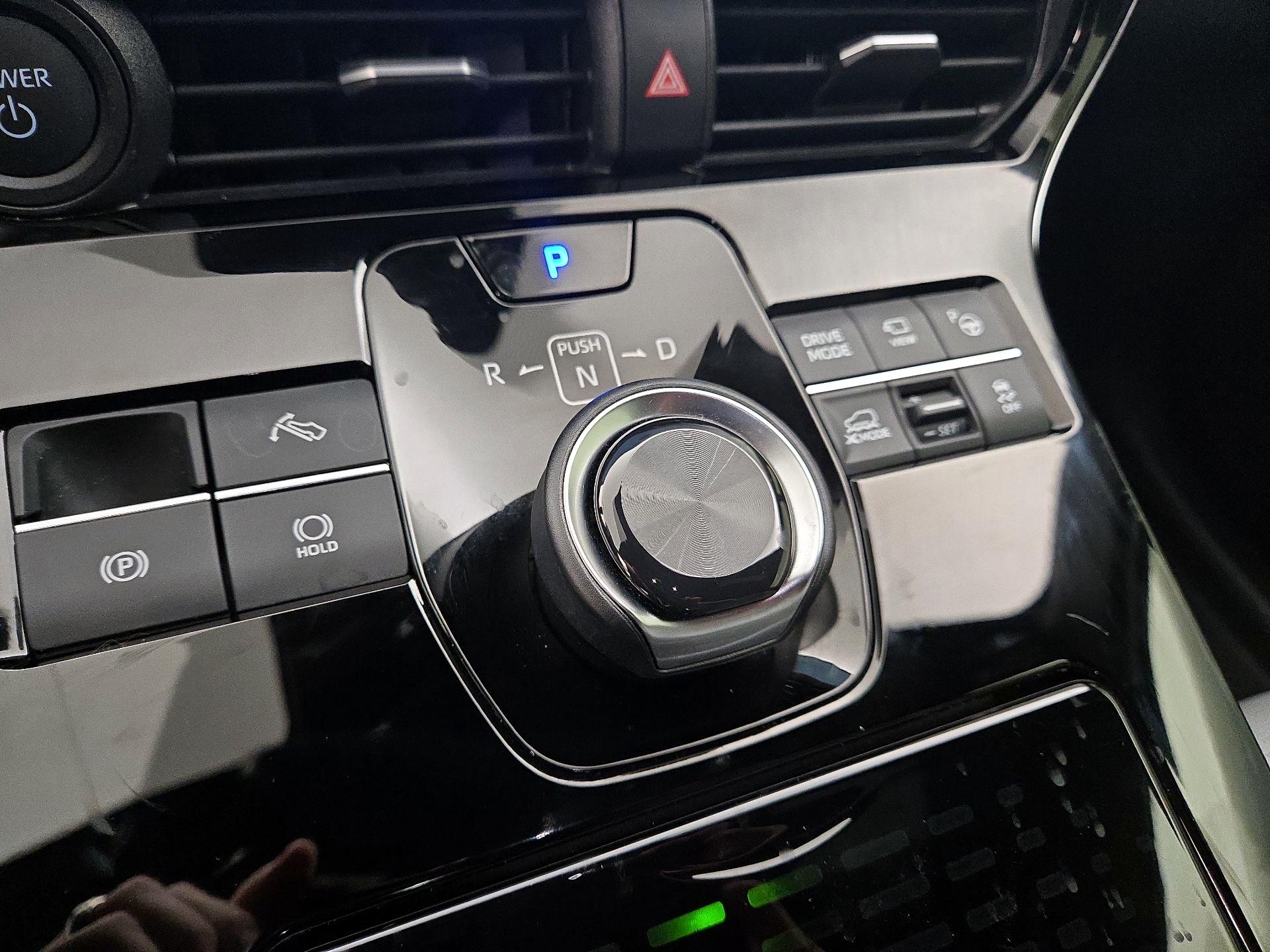 Thumbnail: 2024 Subaru Solterra - 17