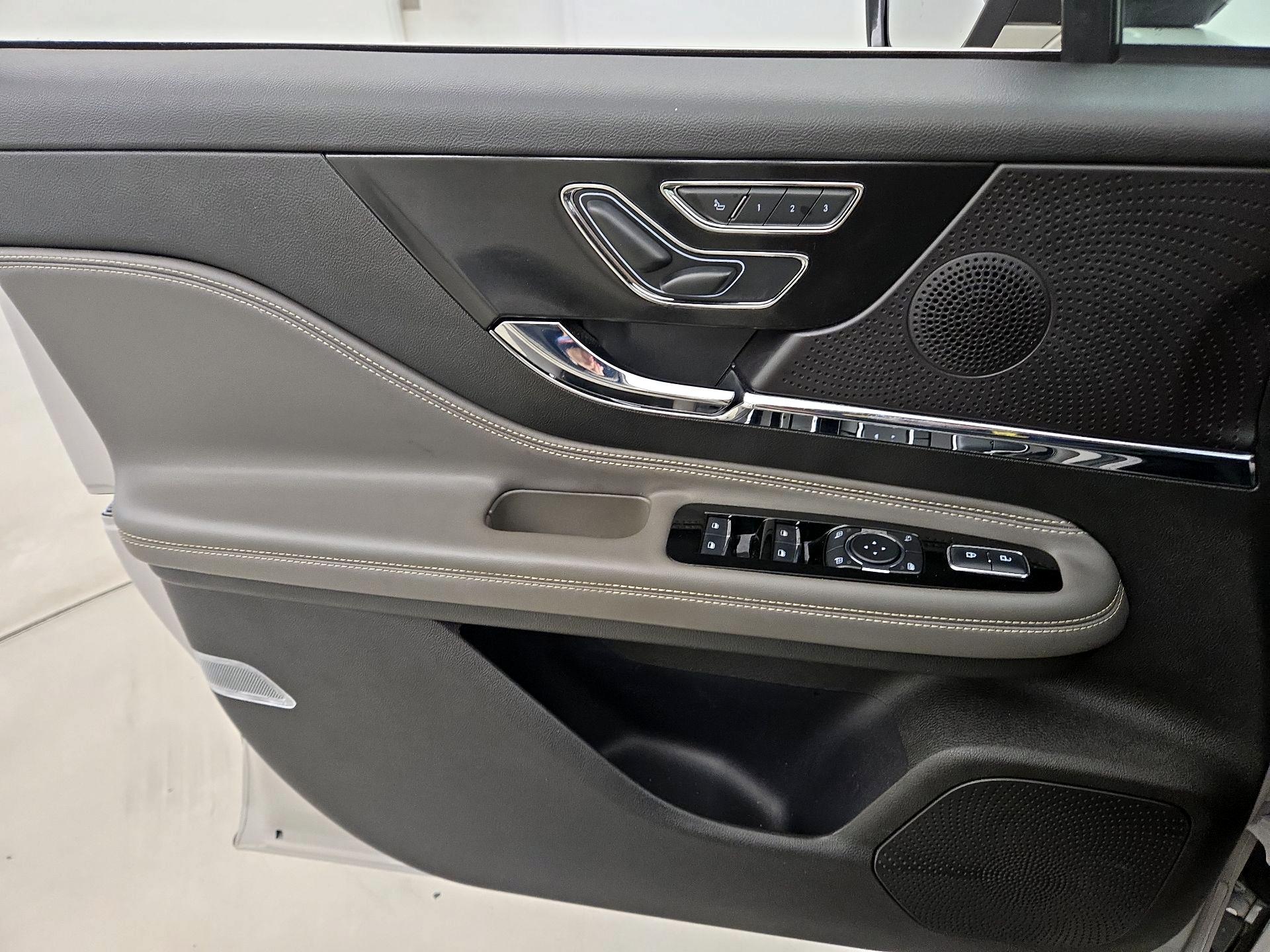 Thumbnail: 2024 Lincoln Corsair - 12