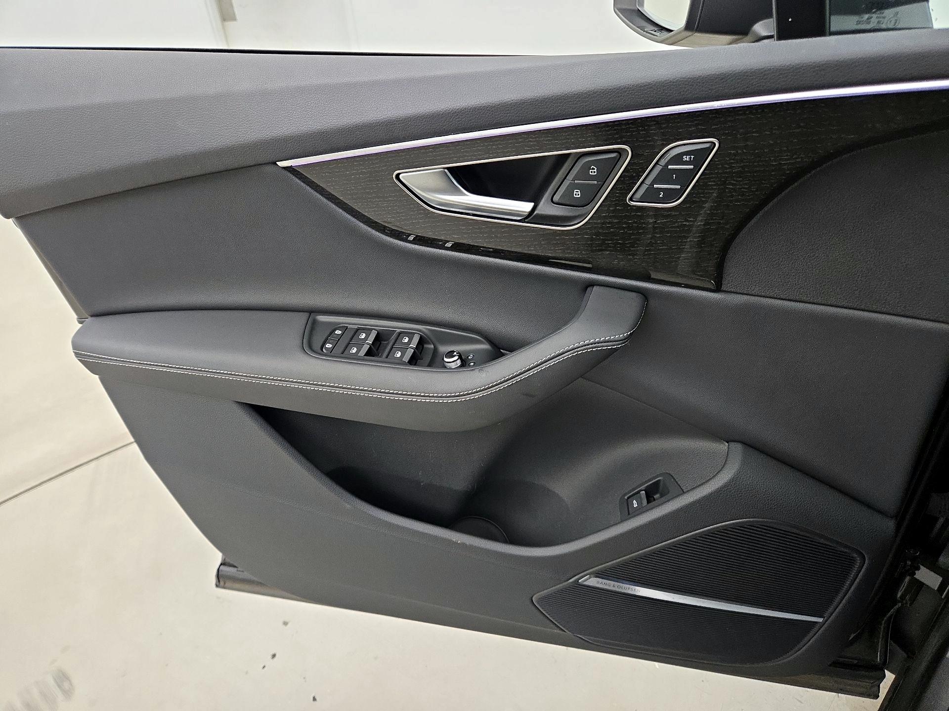 Thumbnail: 2025 Audi Q7 - 12