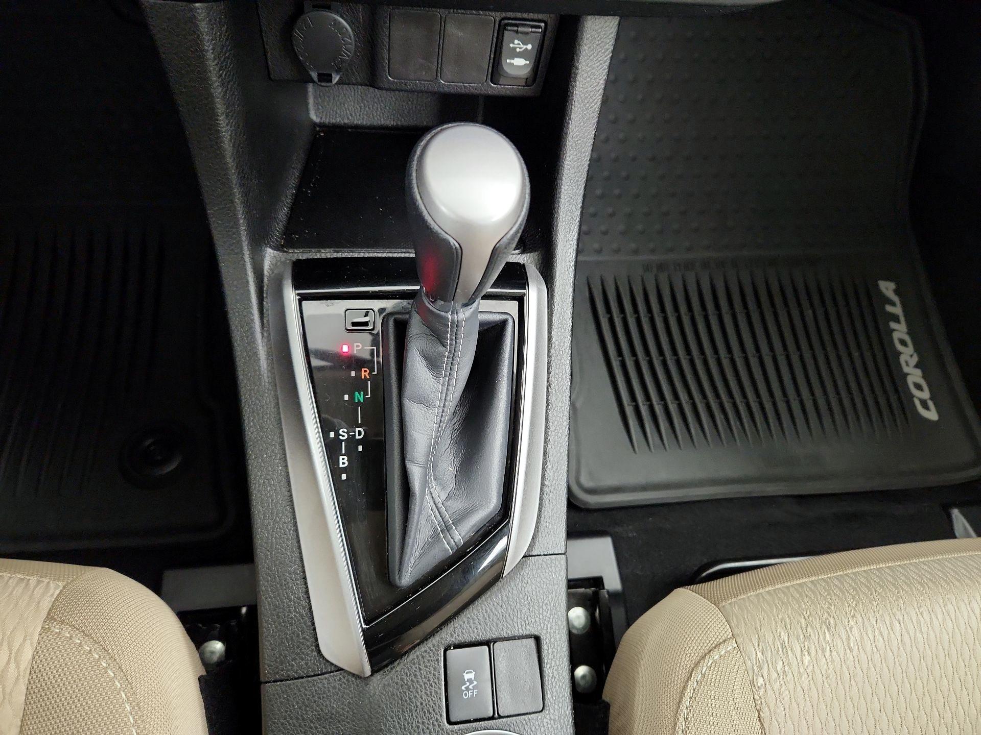 Thumbnail: 2015 Toyota Corolla - 15