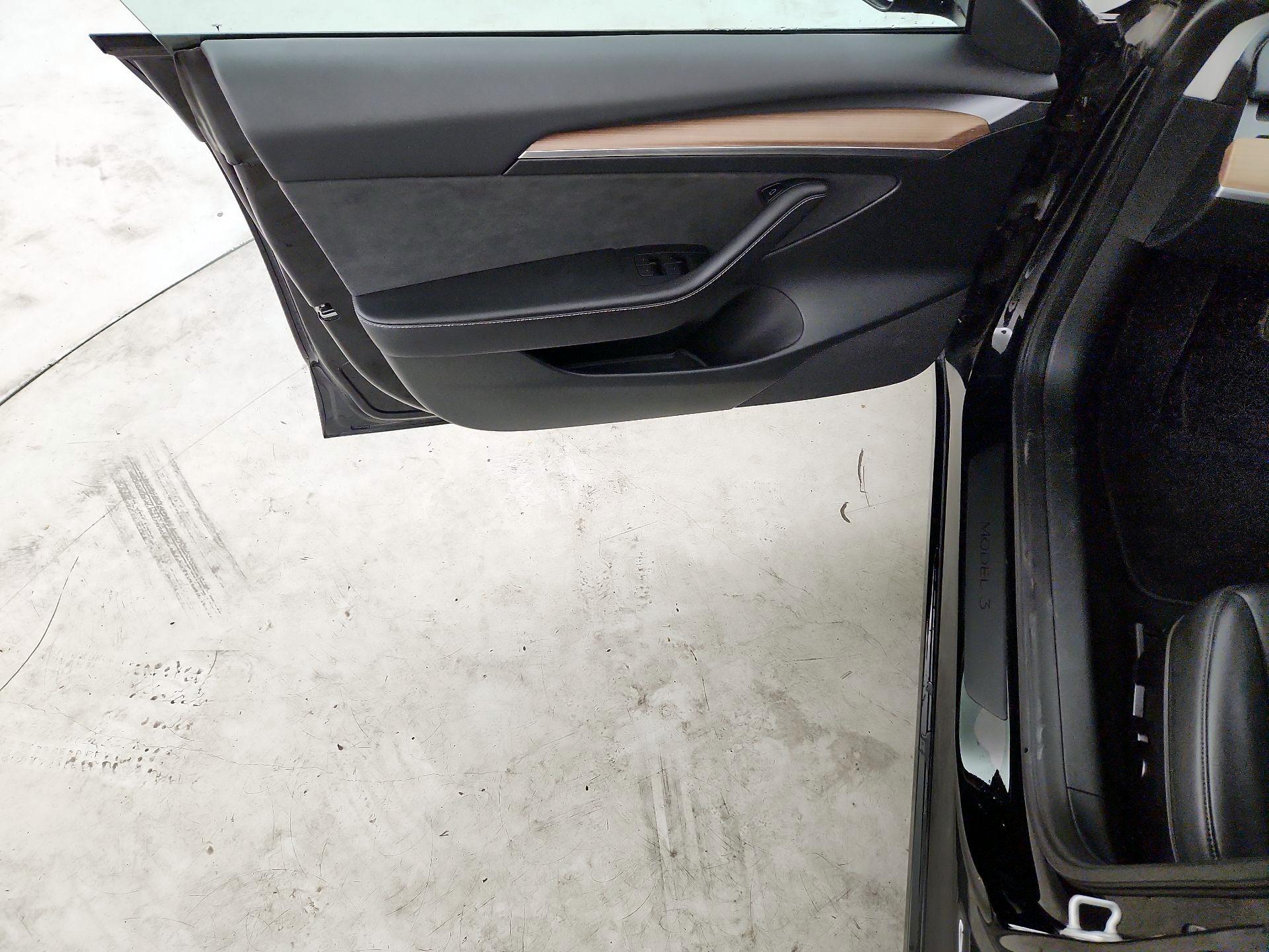 Thumbnail: 2023 Tesla Model 3 - 10