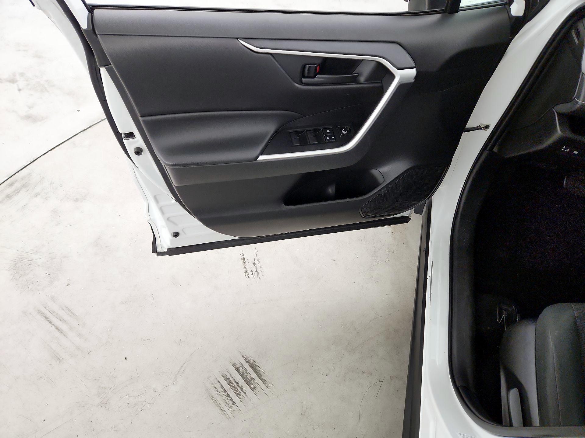 Thumbnail: 2021 Toyota RAV4 - 12