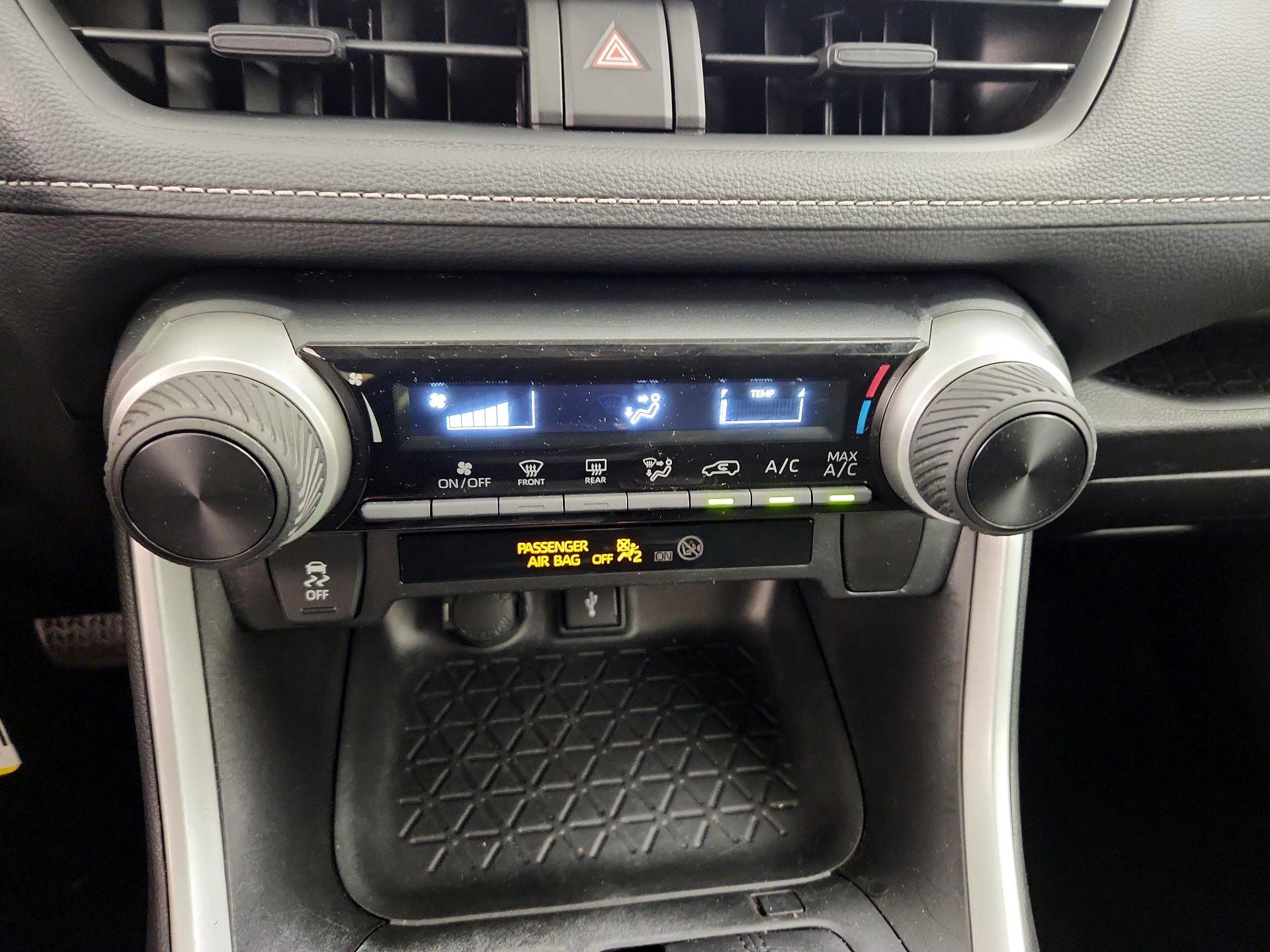 Thumbnail: 2021 Toyota RAV4 - 16