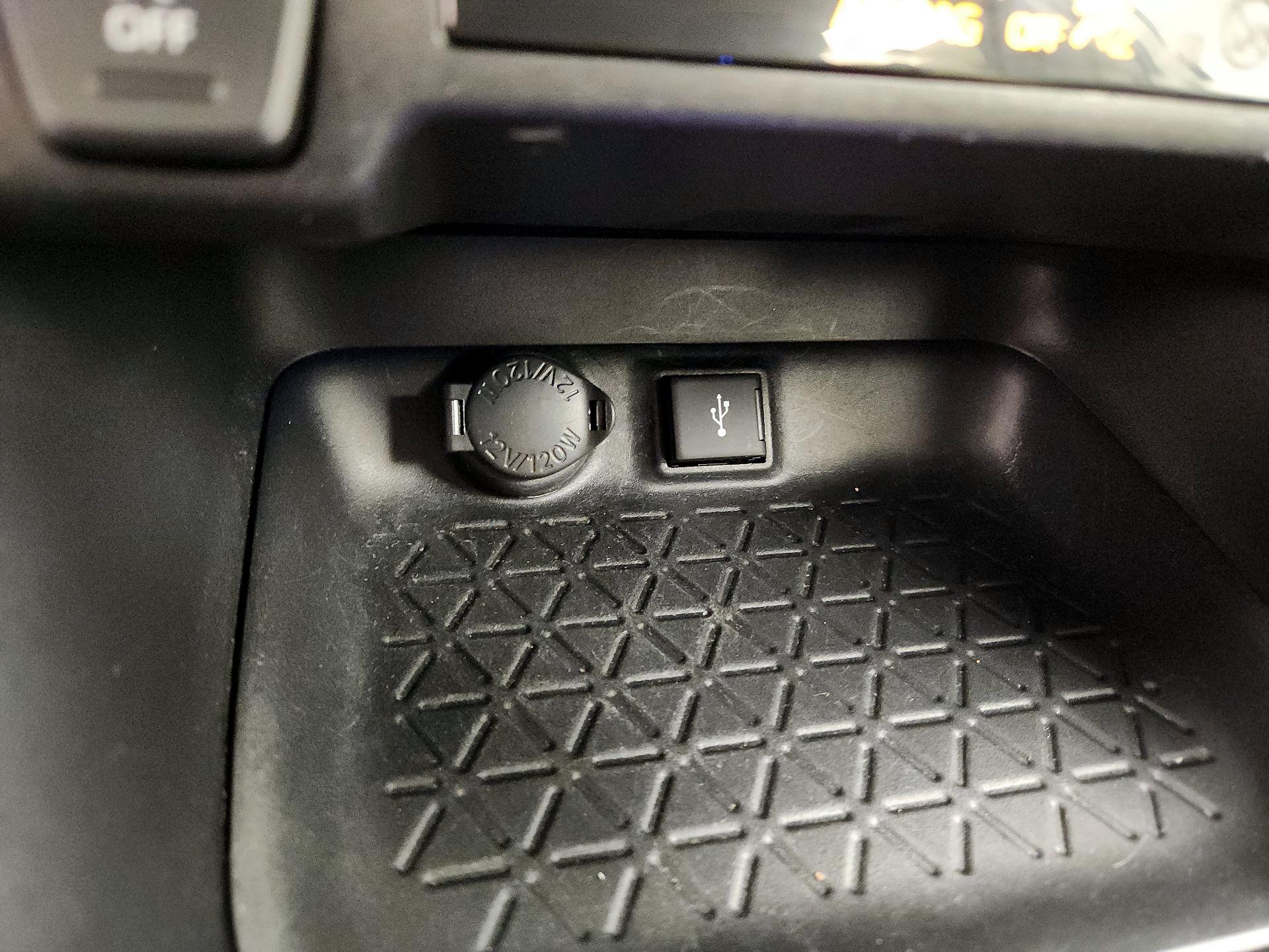 Thumbnail: 2021 Toyota RAV4 - 18