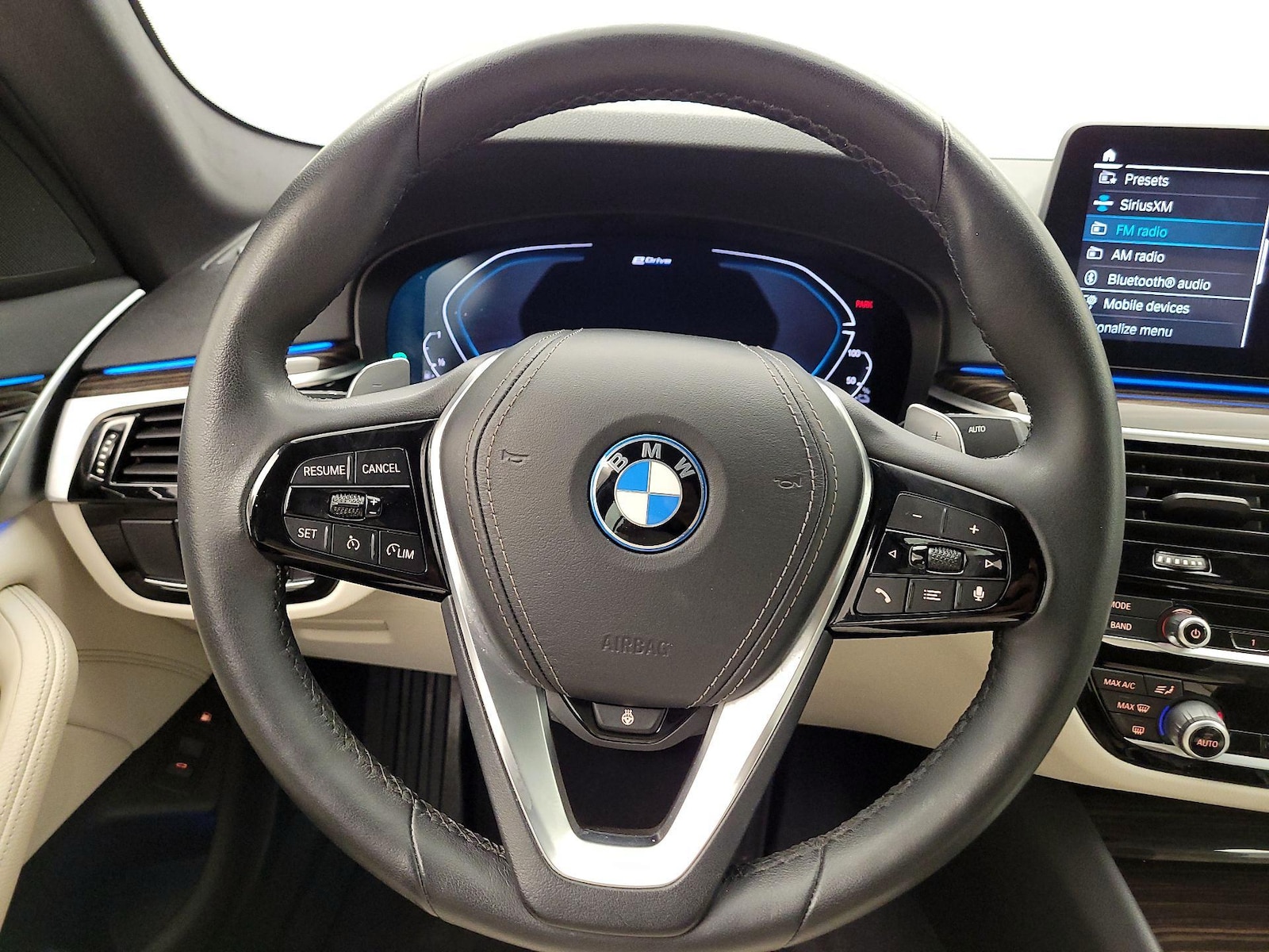 2023 BMW 5 Series 530e - Photo 11