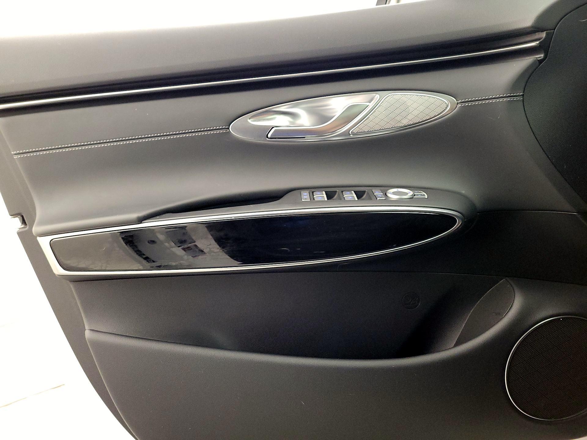 Thumbnail: 2025 Genesis GV70 - 12