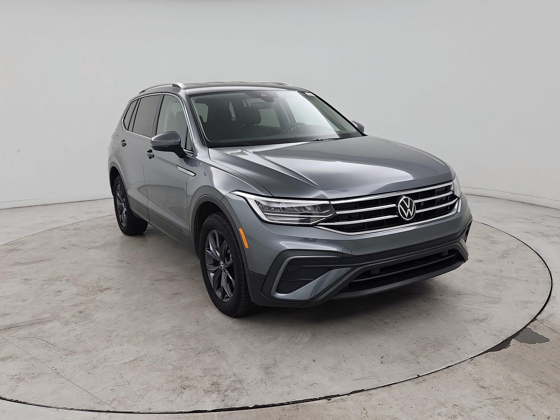 Thumbnail: 2023 Volkswagen Tiguan - 1