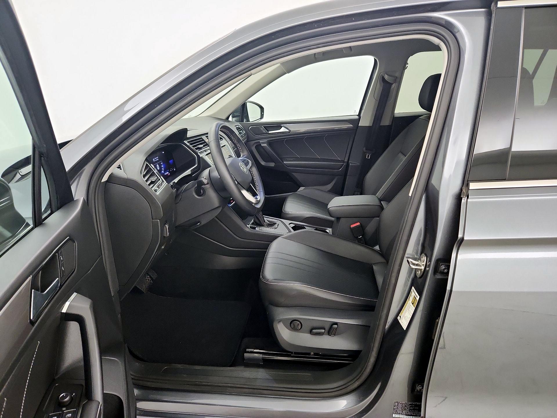 Thumbnail: 2023 Volkswagen Tiguan - 9