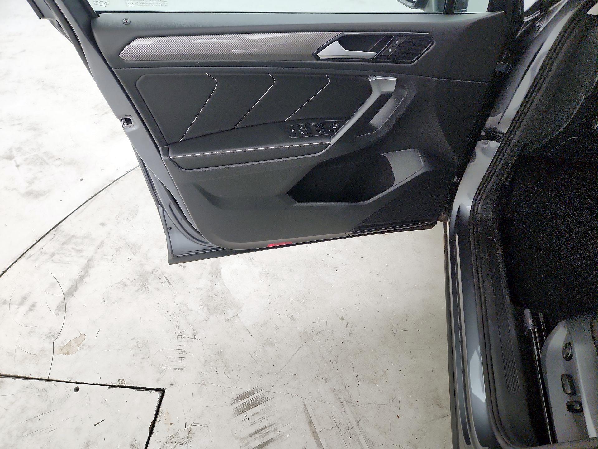 Thumbnail: 2023 Volkswagen Tiguan - 10