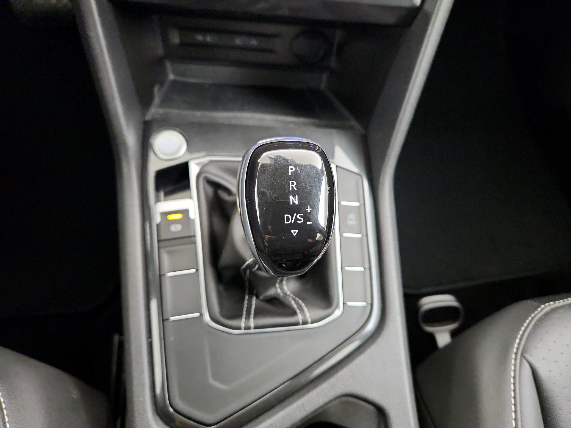 Thumbnail: 2023 Volkswagen Tiguan - 15