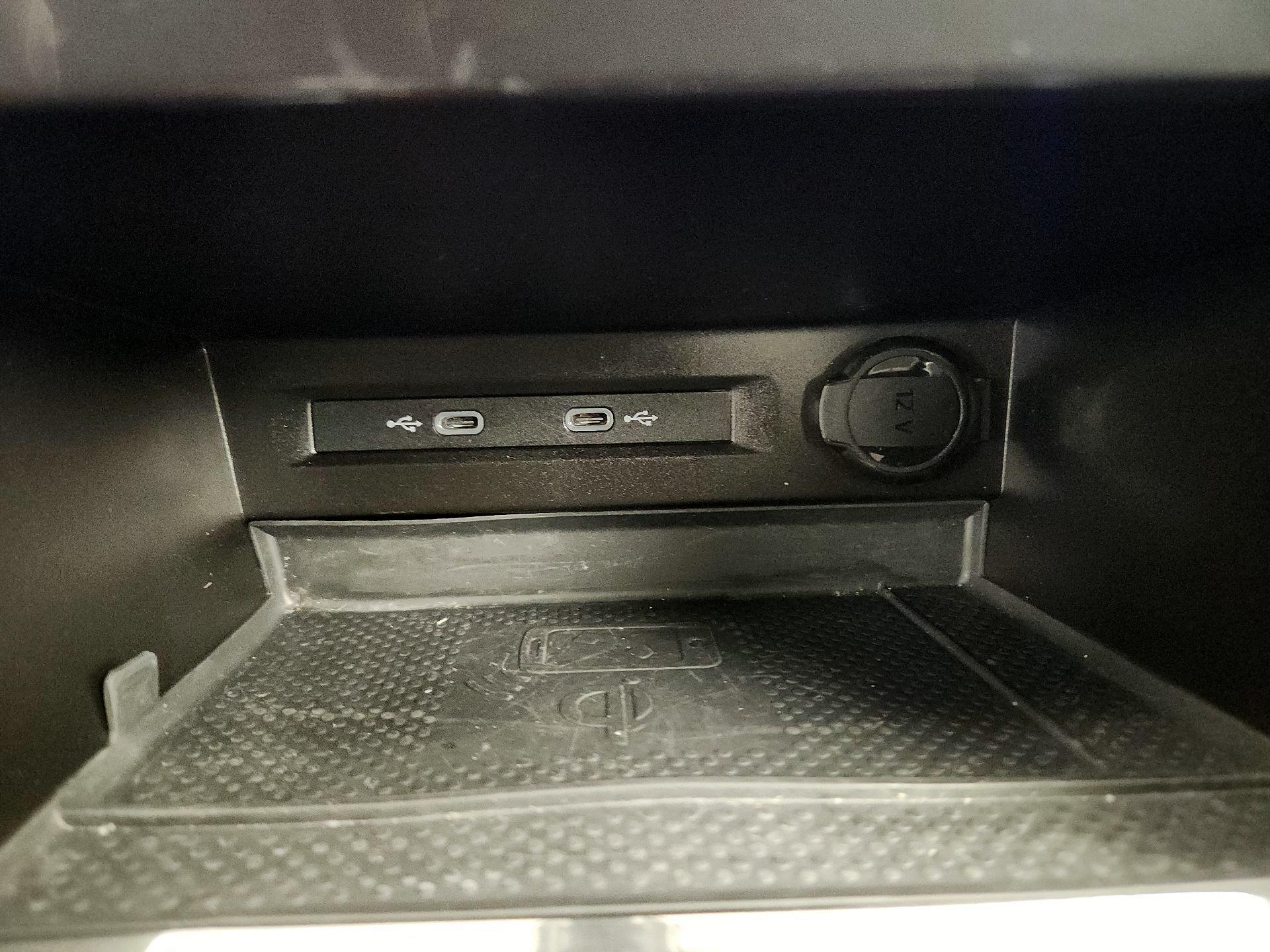 Thumbnail: 2023 Volkswagen Tiguan - 16