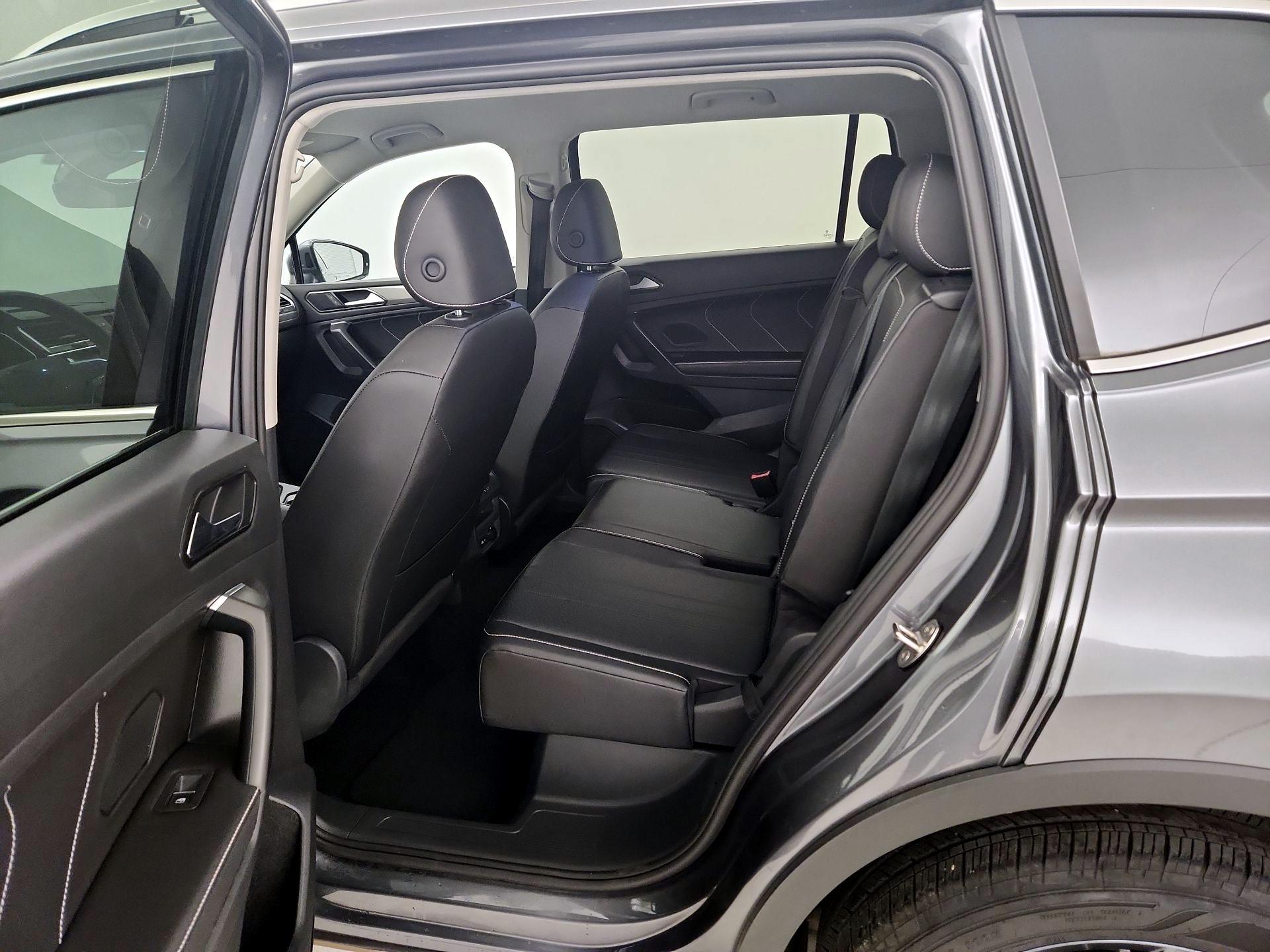 Thumbnail: 2023 Volkswagen Tiguan - 17