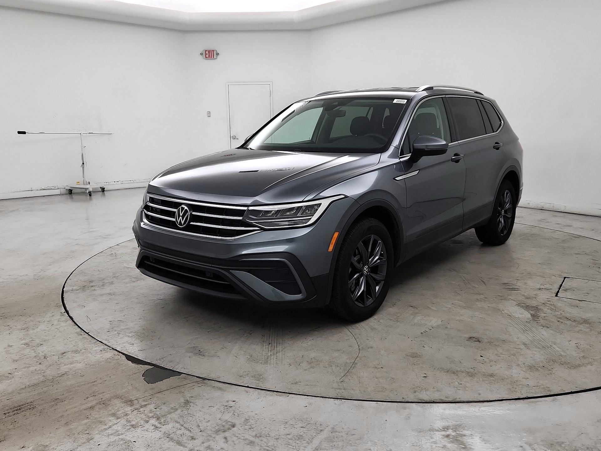 Thumbnail: 2023 Volkswagen Tiguan - 3