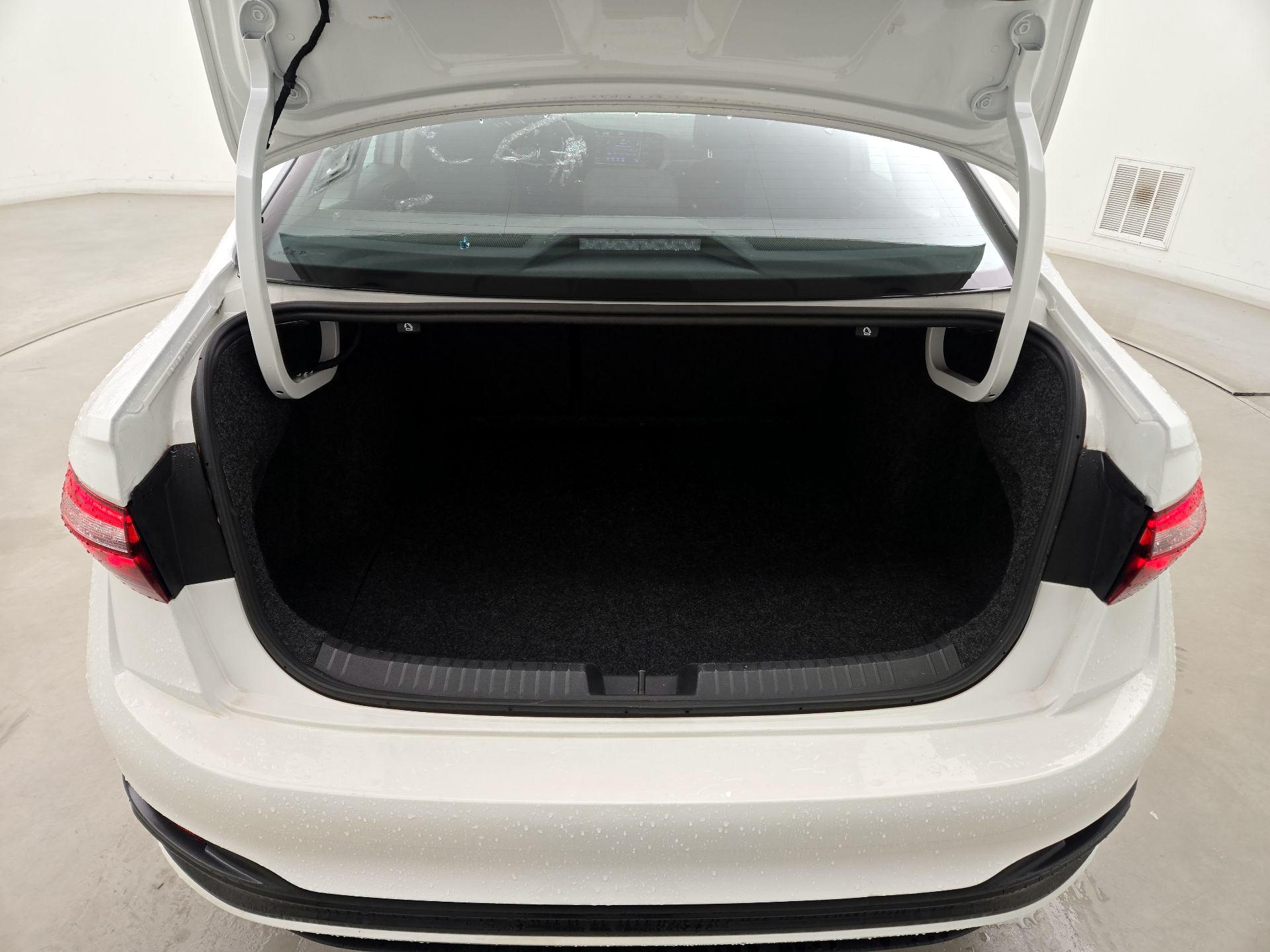 Thumbnail: 2024 Volkswagen Jetta - 20