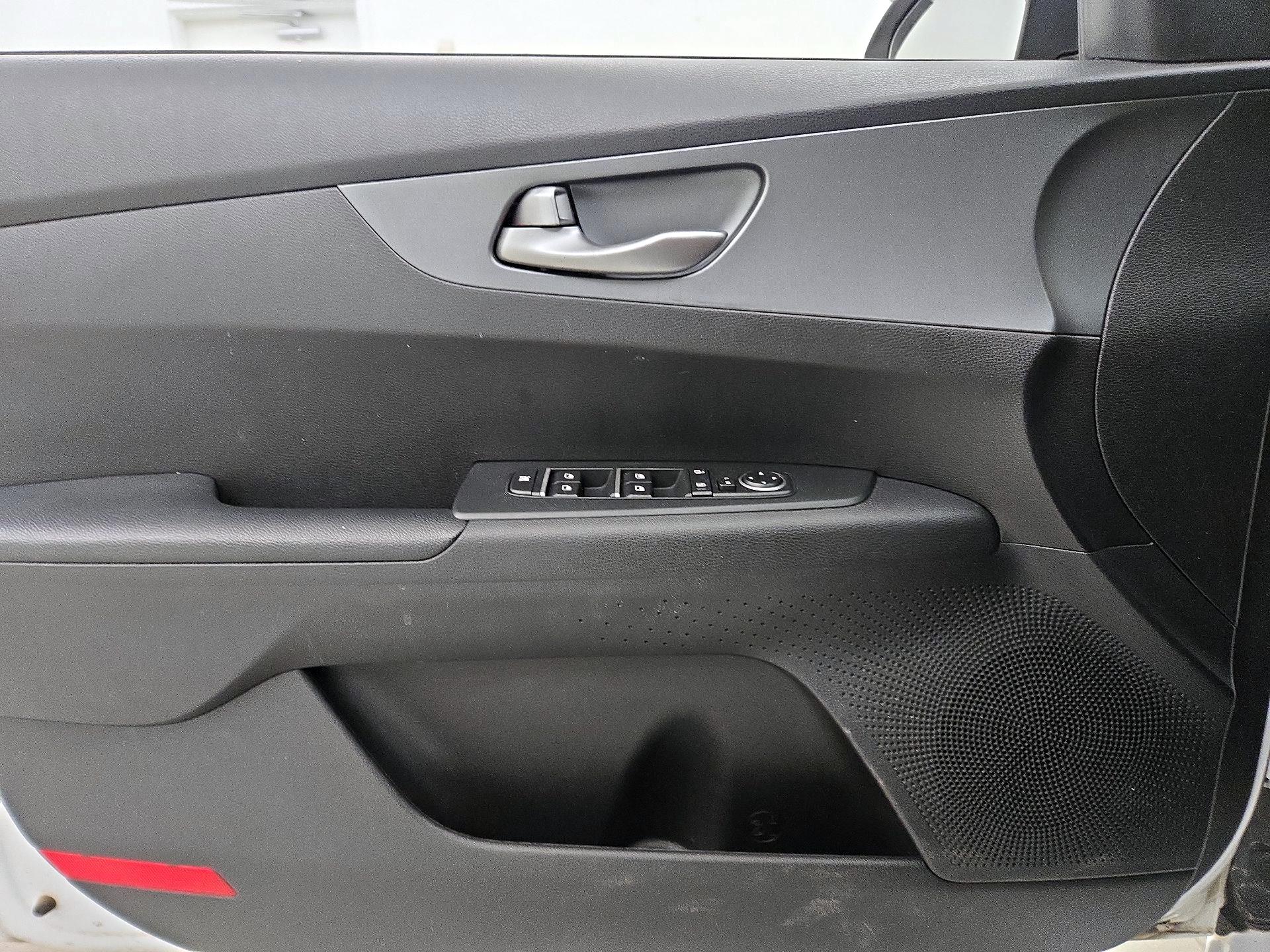 Thumbnail: 2021 Kia Forte - 12