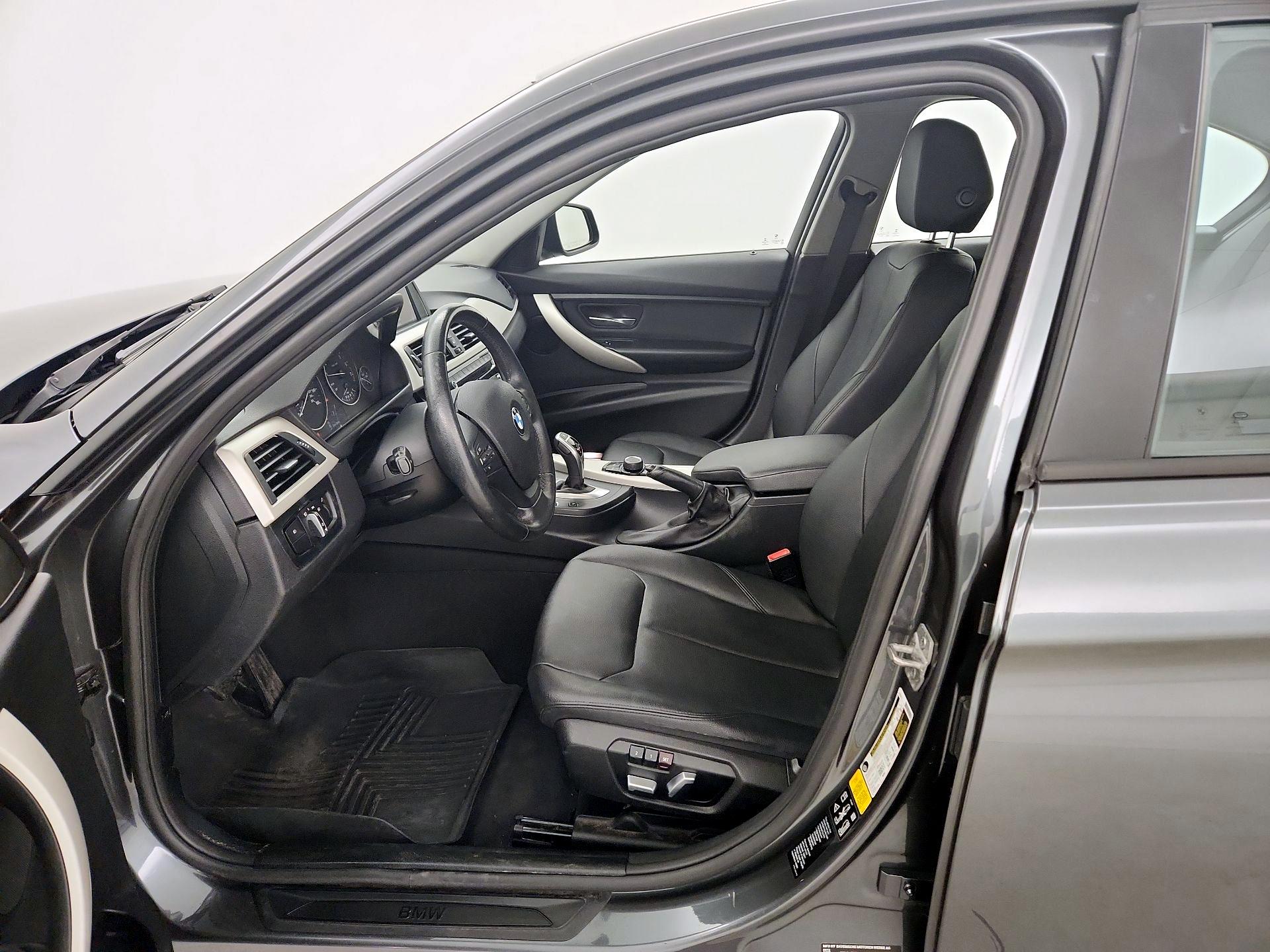 Thumbnail: 2016 BMW 3 Series - 9