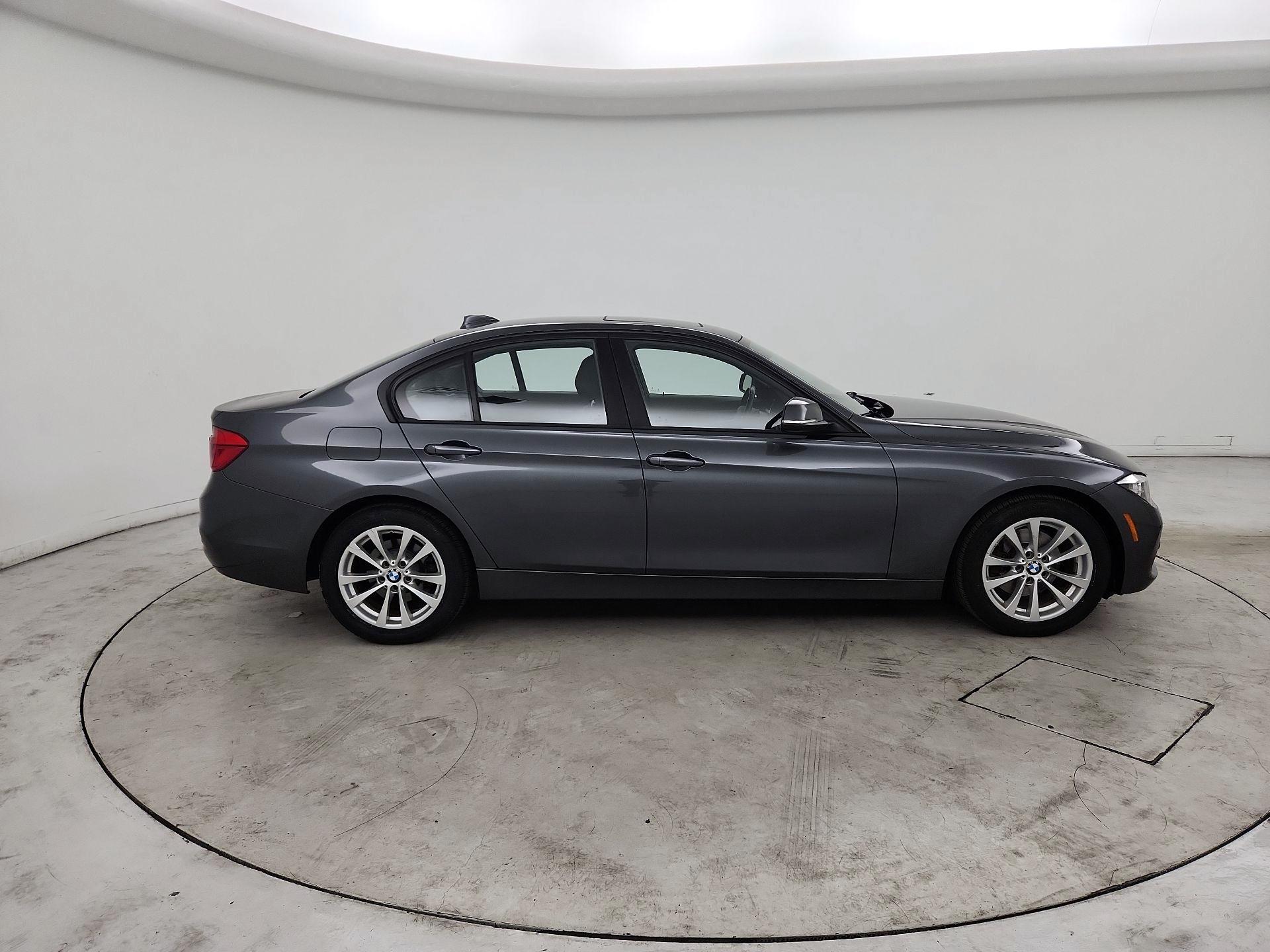 Thumbnail: 2016 BMW 3 Series - 4