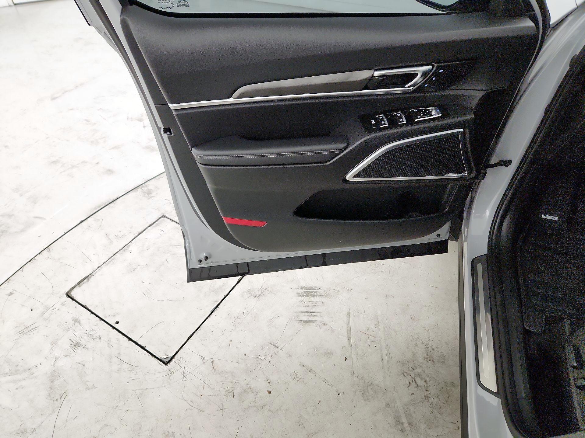 Thumbnail: 2023 Kia Telluride - 10