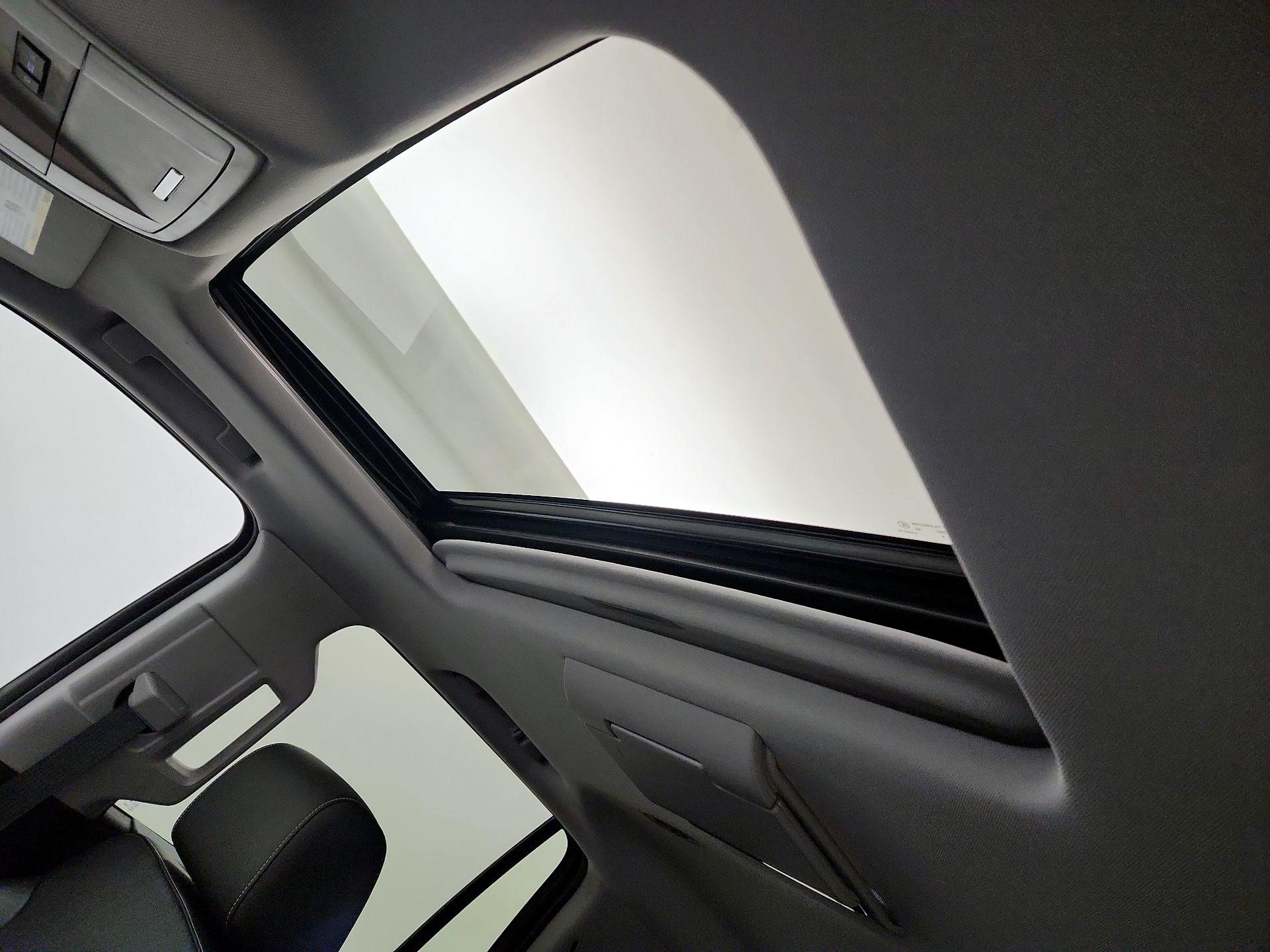 Thumbnail: 2016 Chevrolet Tahoe - 18