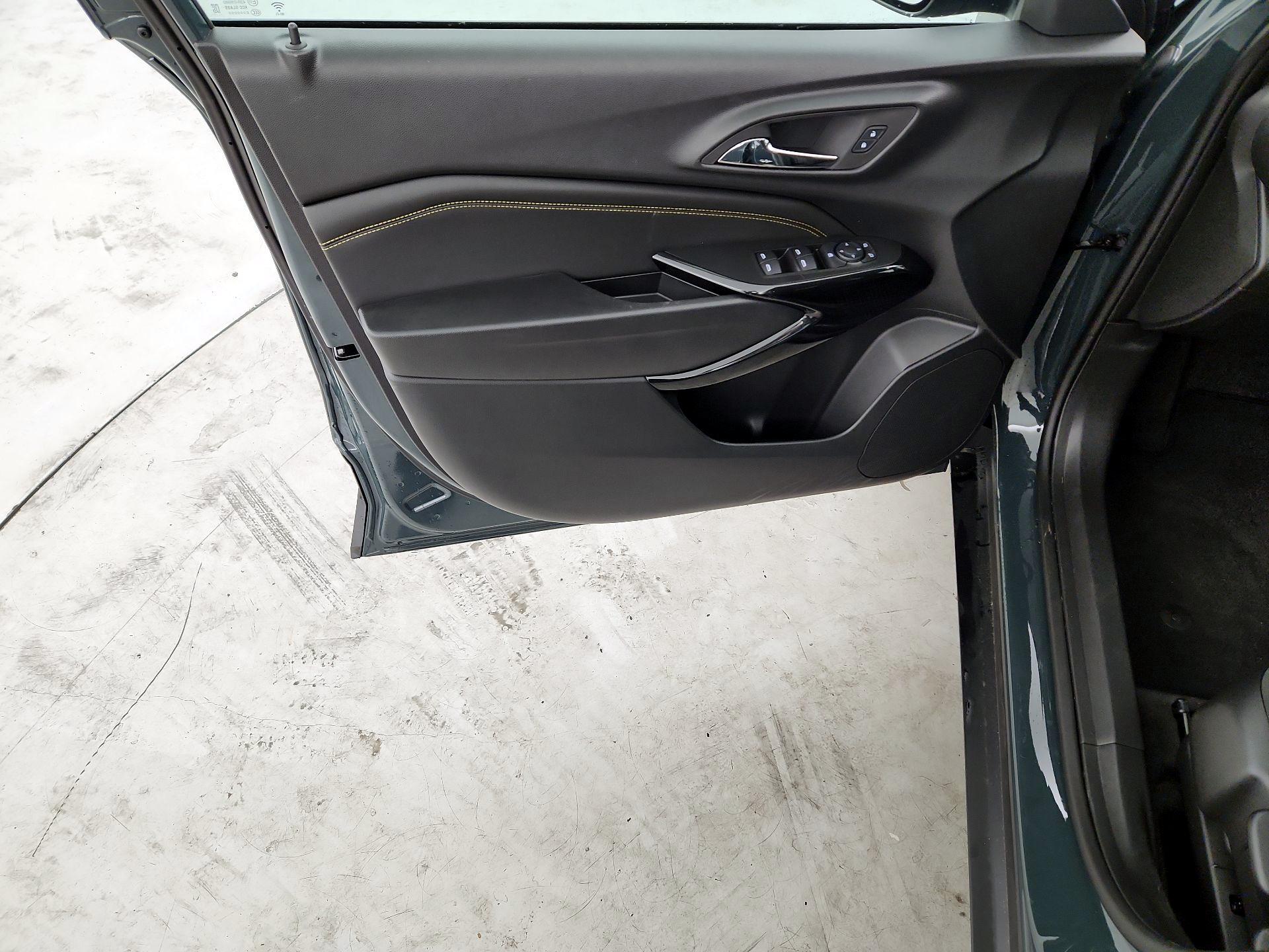 Thumbnail: 2025 Chevrolet Trax - 10