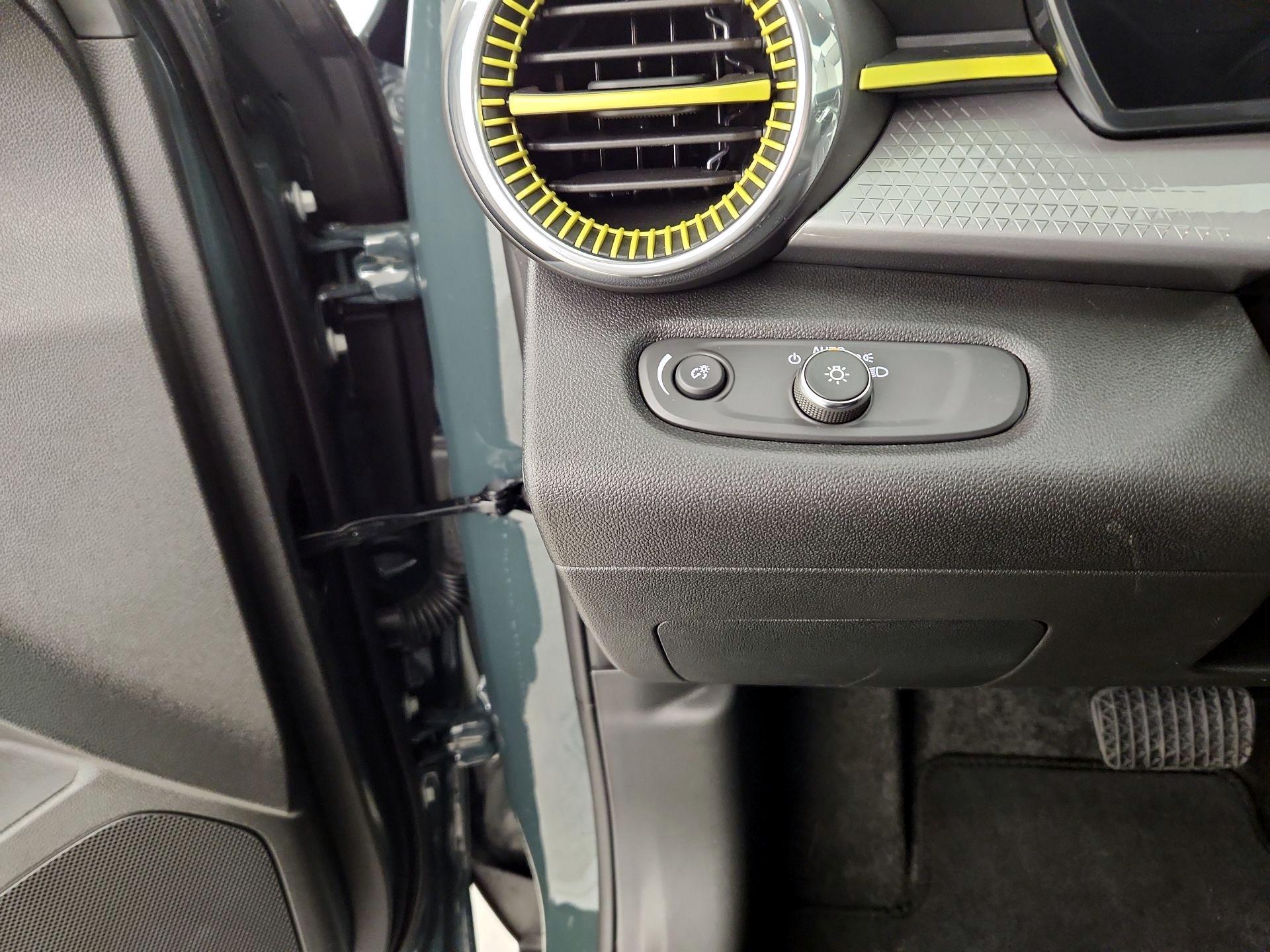 Thumbnail: 2025 Chevrolet Trax - 11