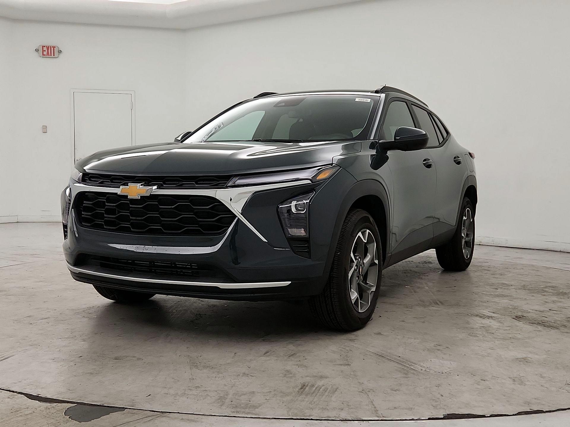 Thumbnail: 2025 Chevrolet Trax - 3