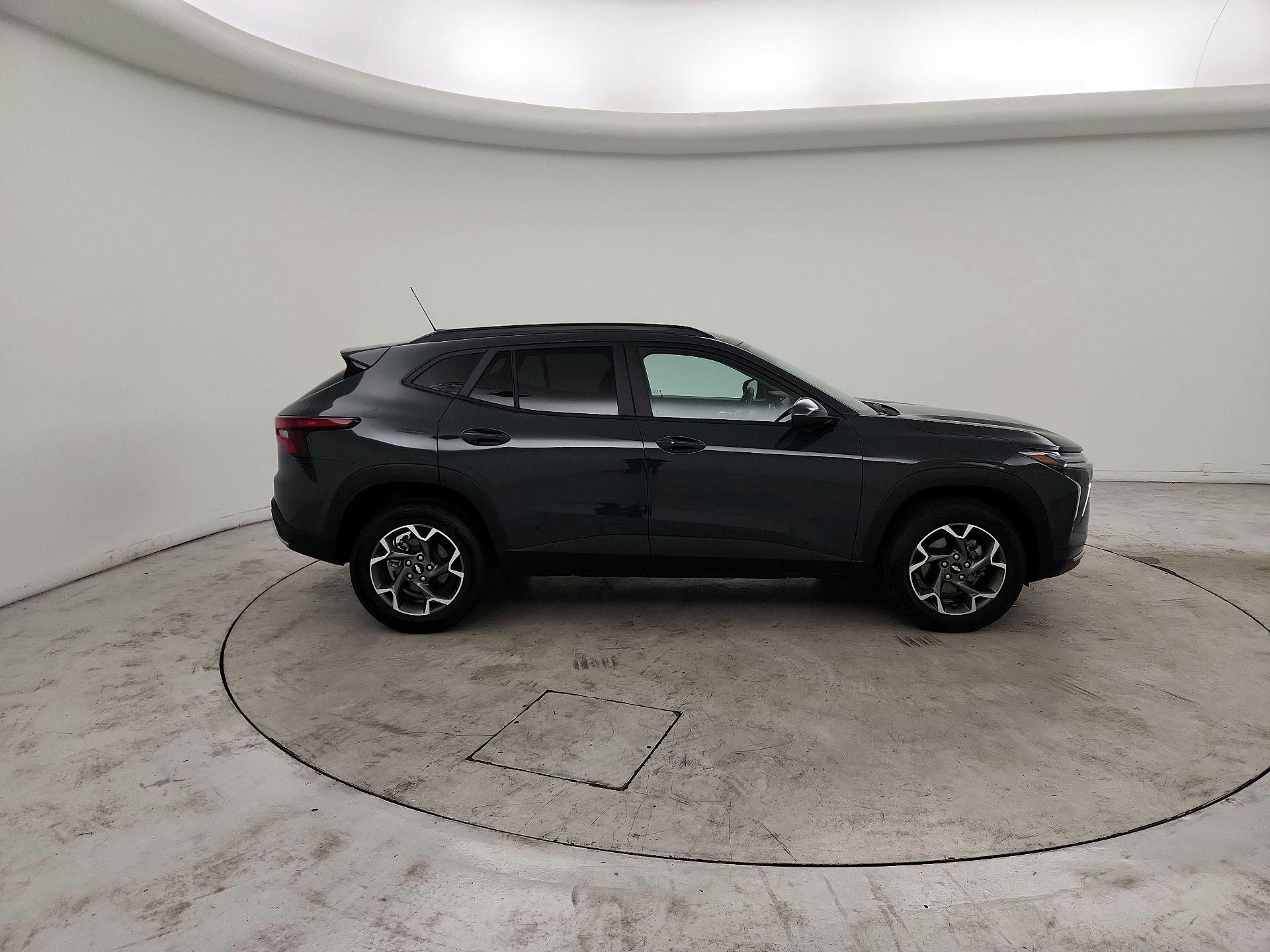 Thumbnail: 2025 Chevrolet Trax - 4