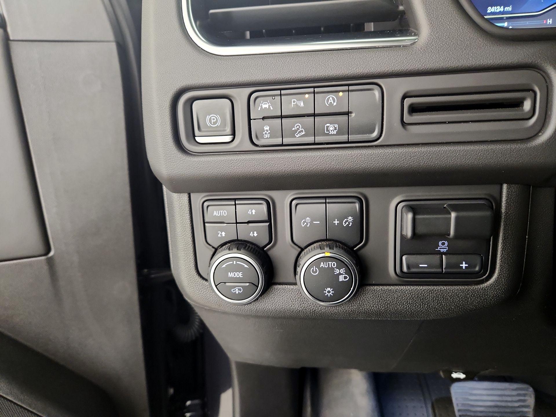 Thumbnail: 2023 Chevrolet Tahoe - 11