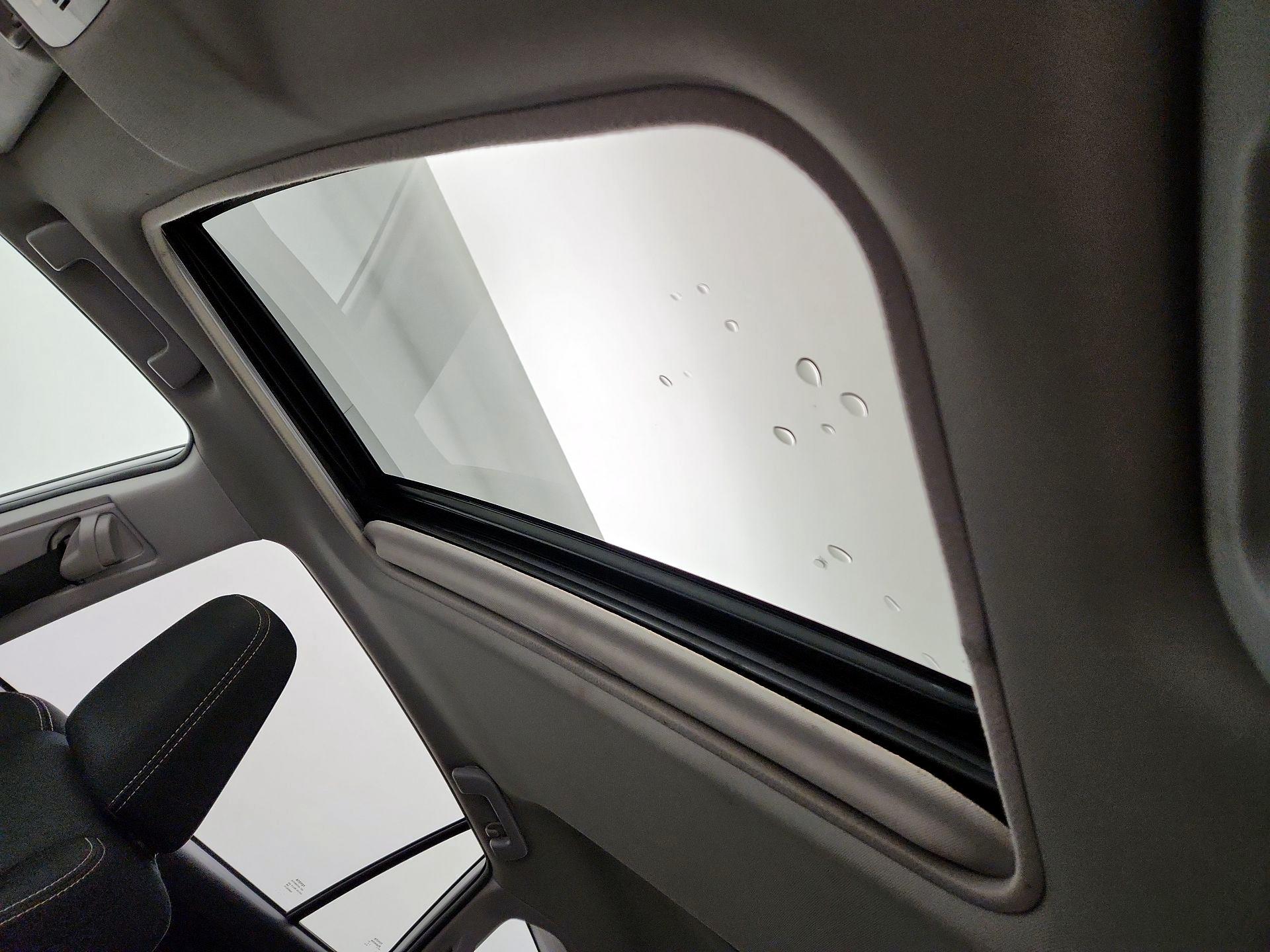 Thumbnail: 2015 Toyota RAV4 - 17