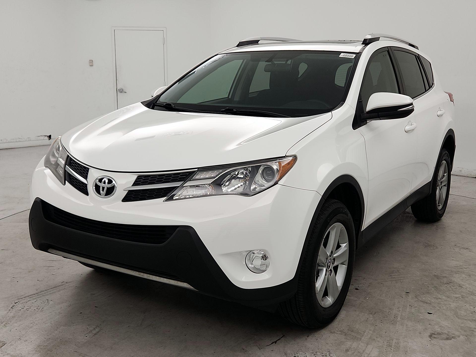 Thumbnail: 2015 Toyota RAV4 - 3