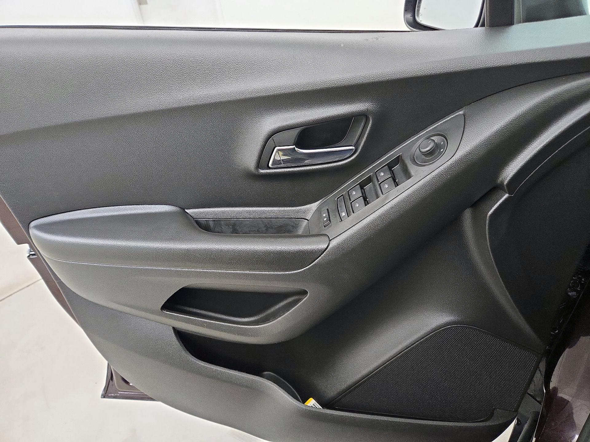 Thumbnail: 2022 Chevrolet Trax - 12