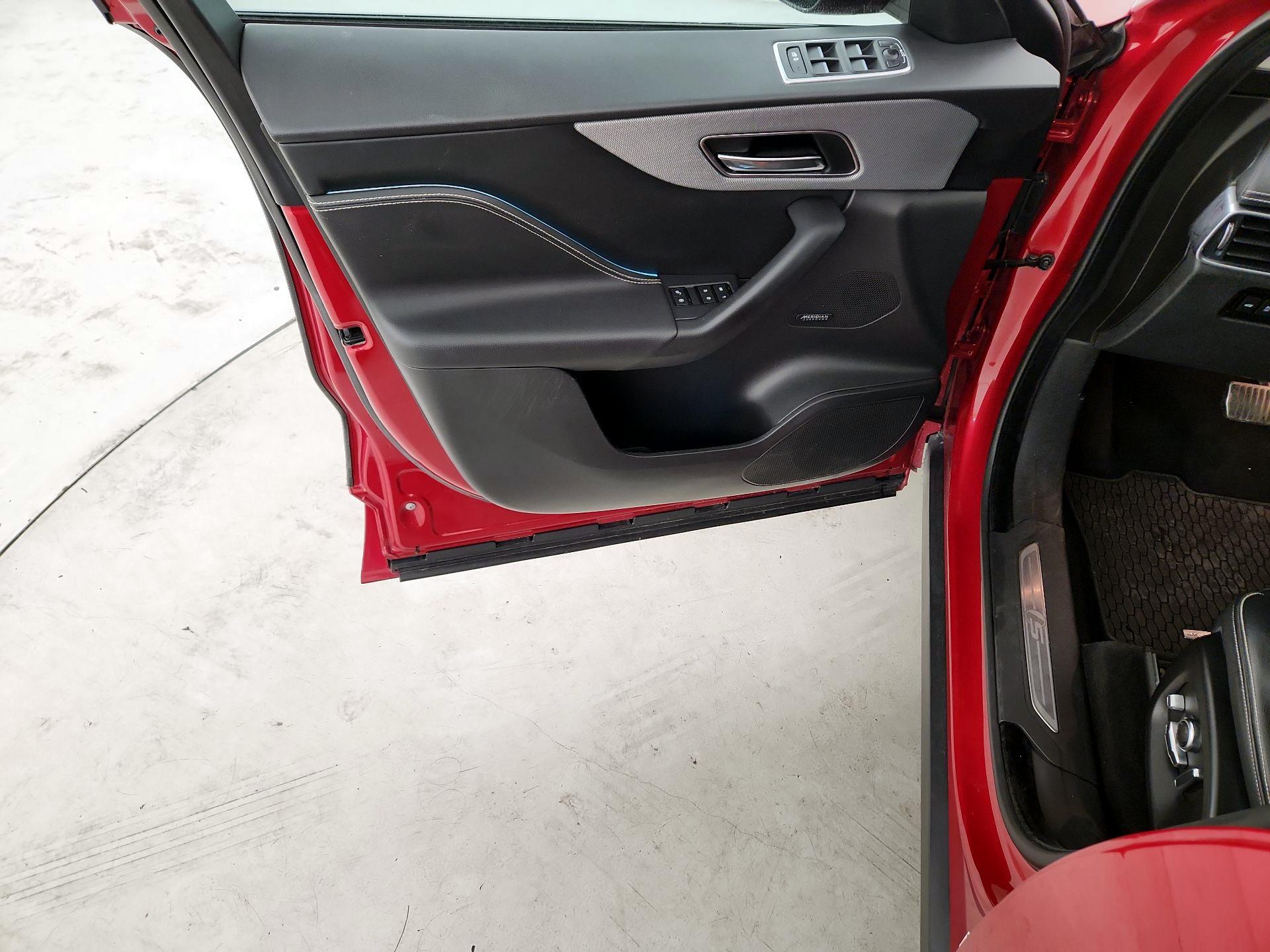 Thumbnail: 2020 Jaguar F-Pace - 10