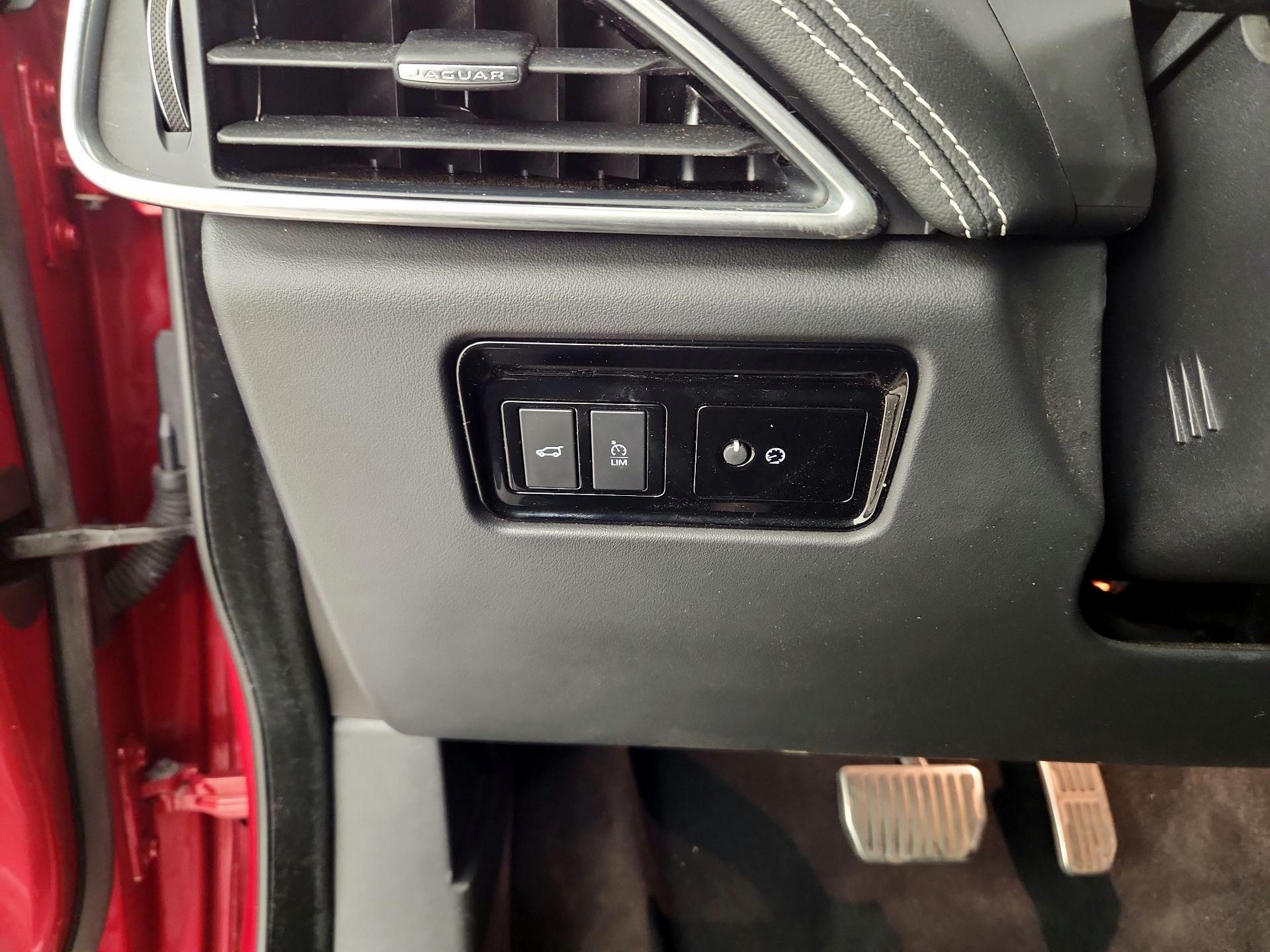 Thumbnail: 2020 Jaguar F-Pace - 11