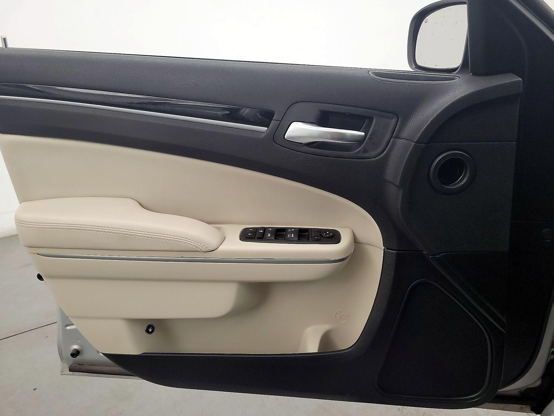 Thumbnail: 2023 Chrysler 300 - 12