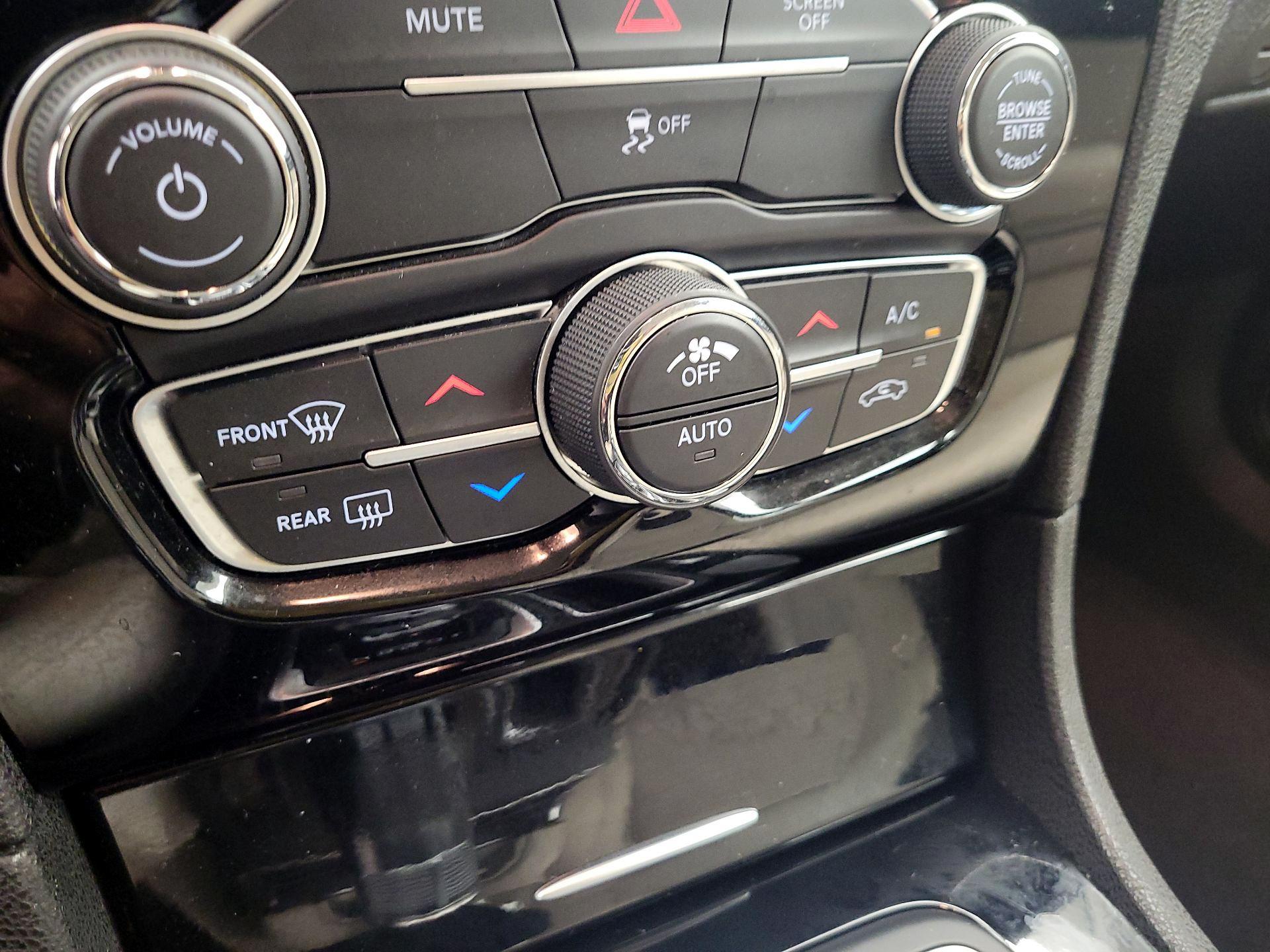 Thumbnail: 2023 Chrysler 300 - 14