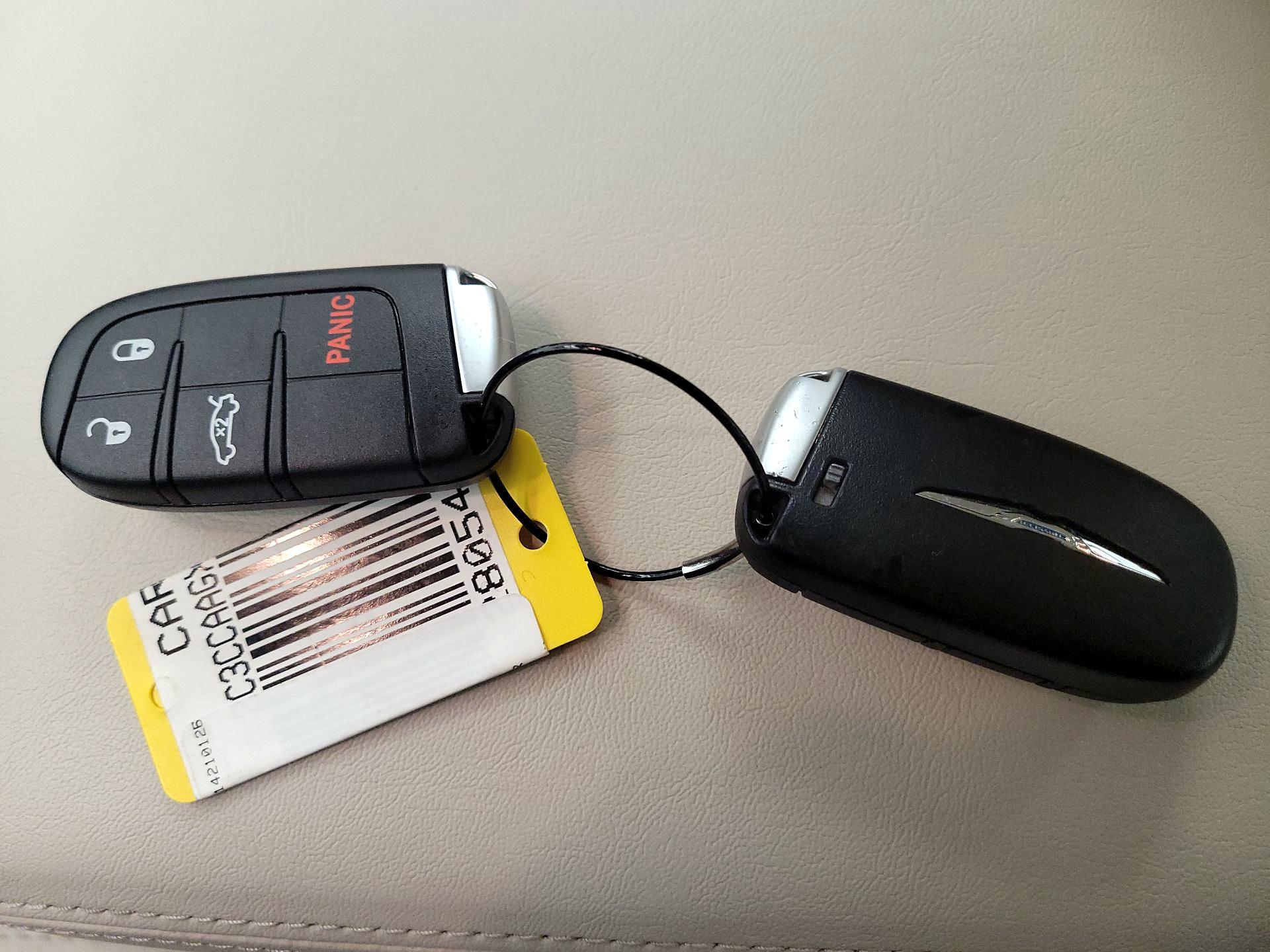 Thumbnail: 2023 Chrysler 300 - 18