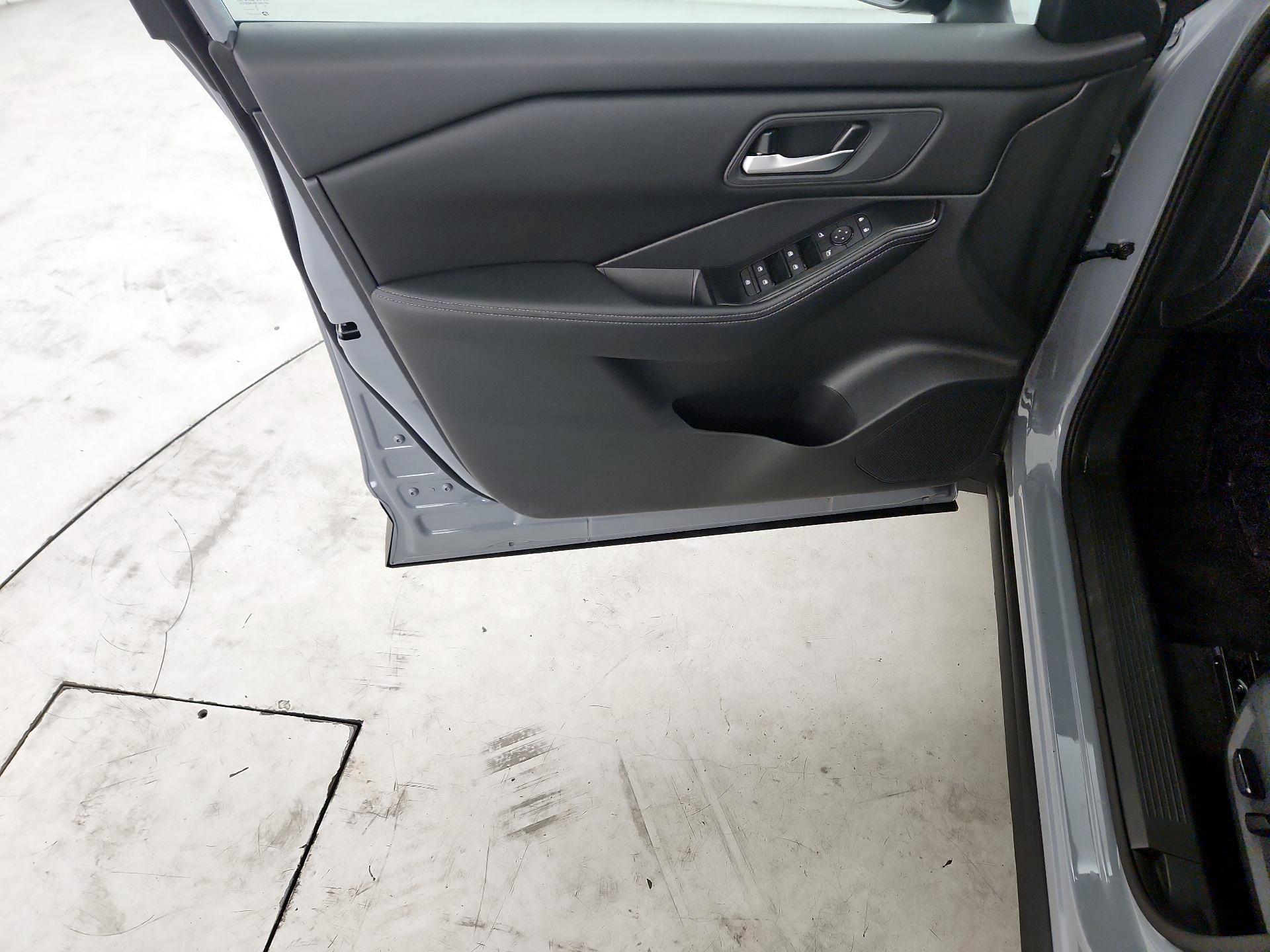 Thumbnail: 2026 Nissan Rogue - 10